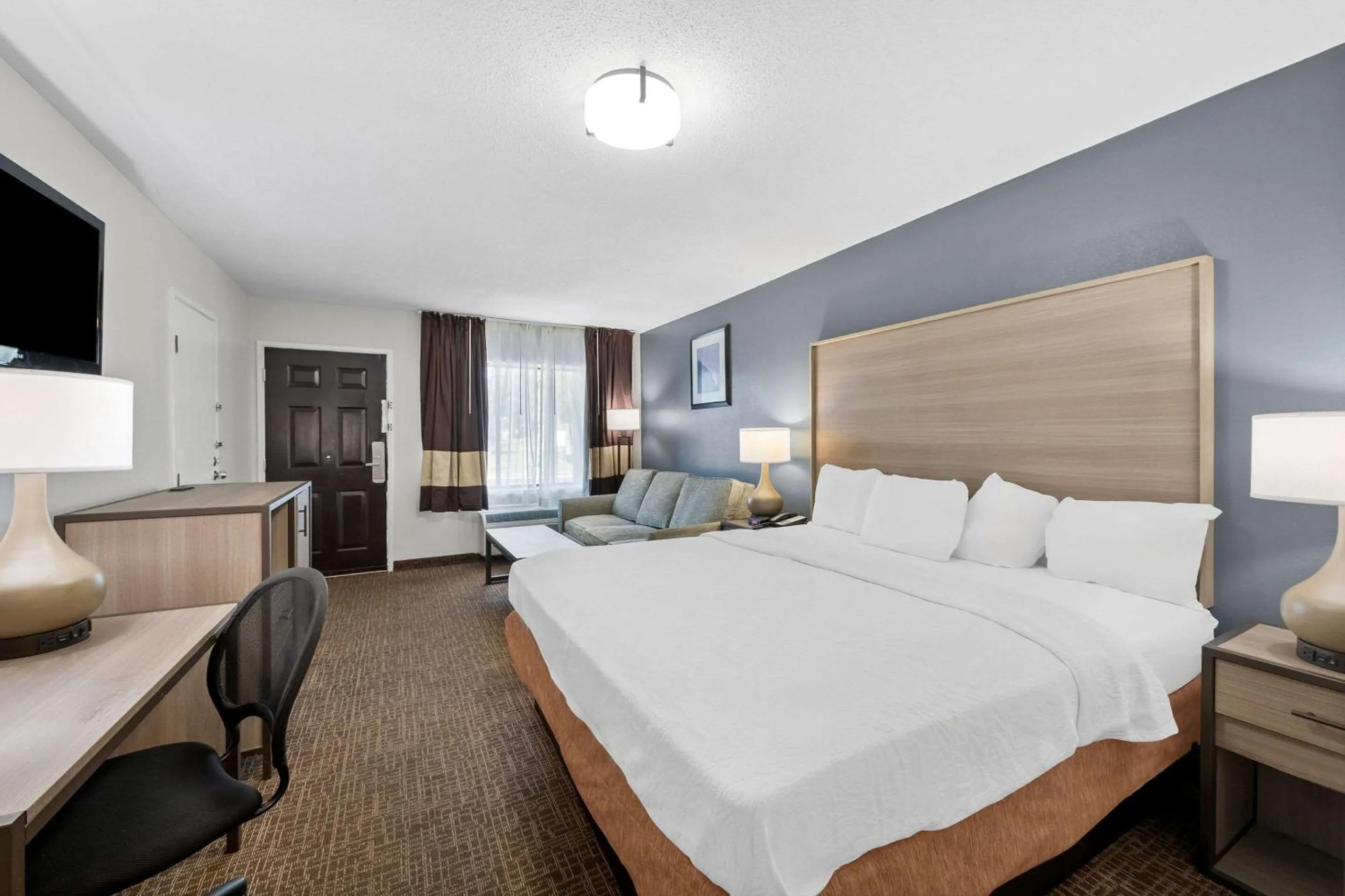 Bedroom, Bed in Quality Inn & Suites Fayetteville I-95