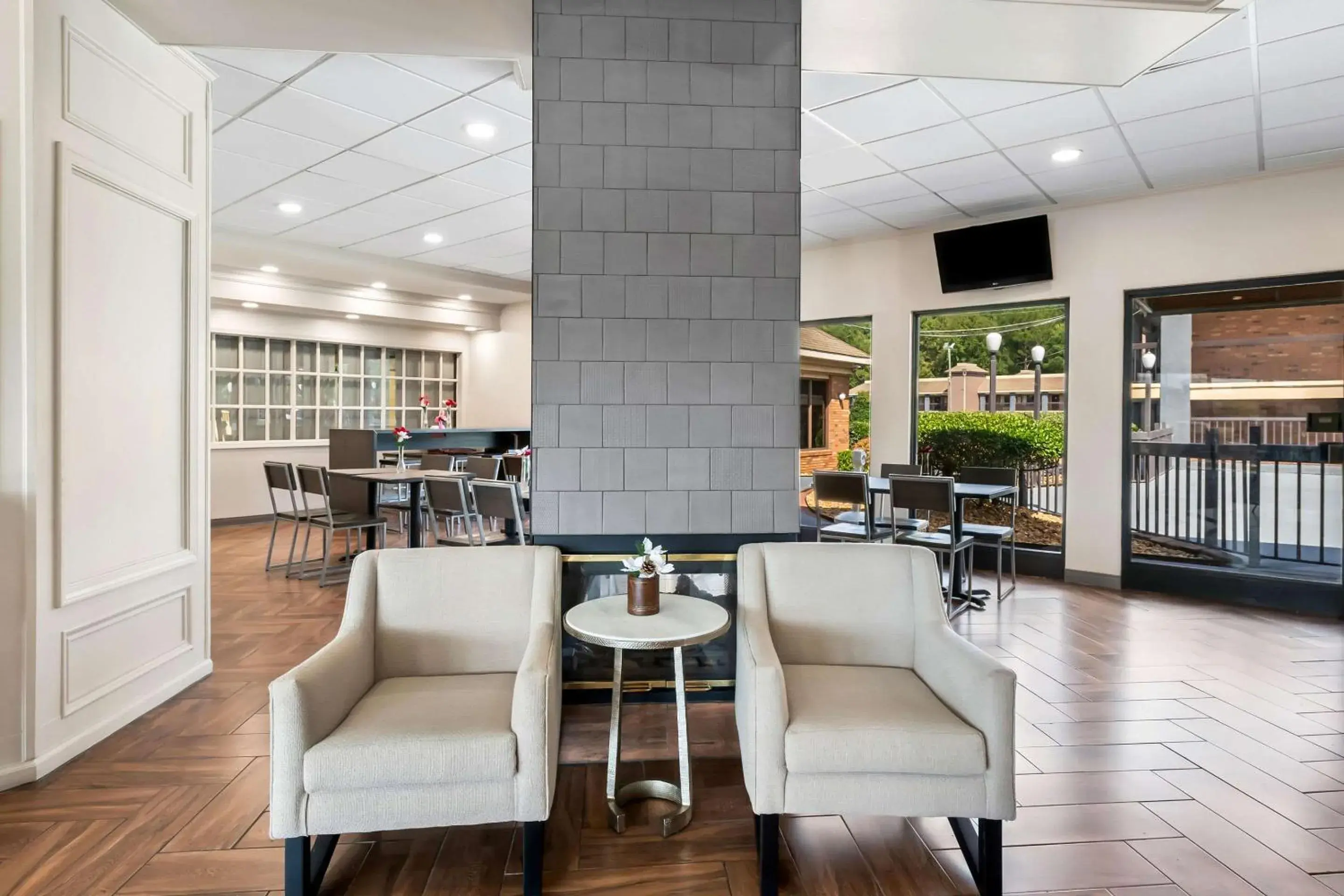 Breakfast in SureStay Plus Hotel by Best Western Fayetteville Breakfast in SureStay Plus Hotel by Best Western Fayetteville