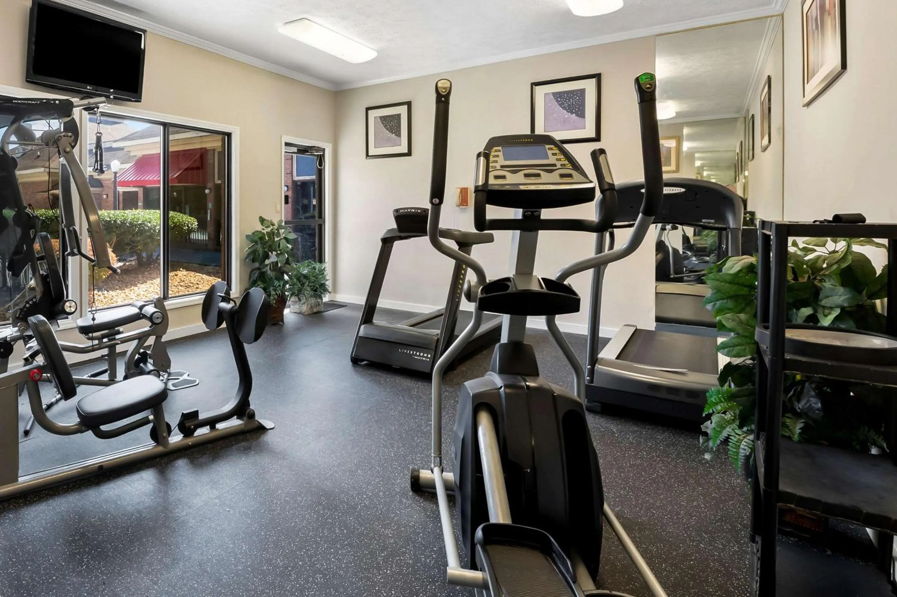 Fitness centre/facilities in Quality Inn & Suites Fayetteville I-95