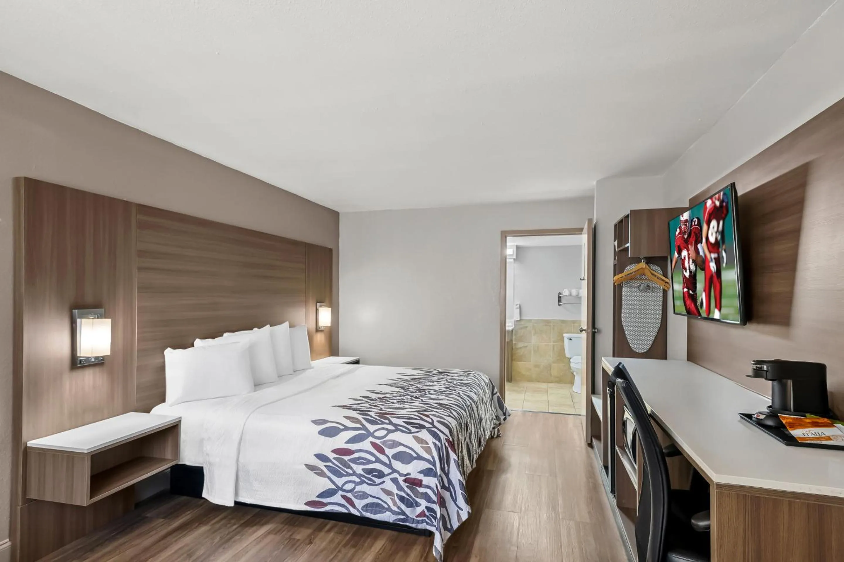 Bedroom, Bed in Red Roof Inn Sanford