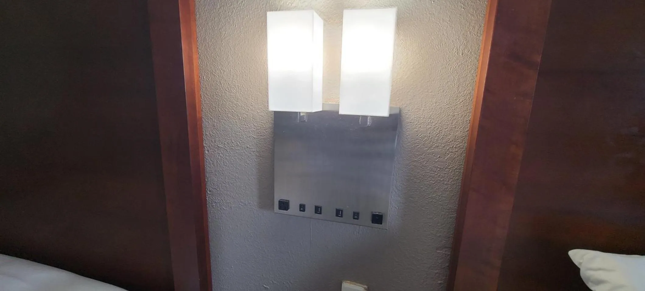 Photo of the whole room, Bed in Econo Lodge Sanford NC