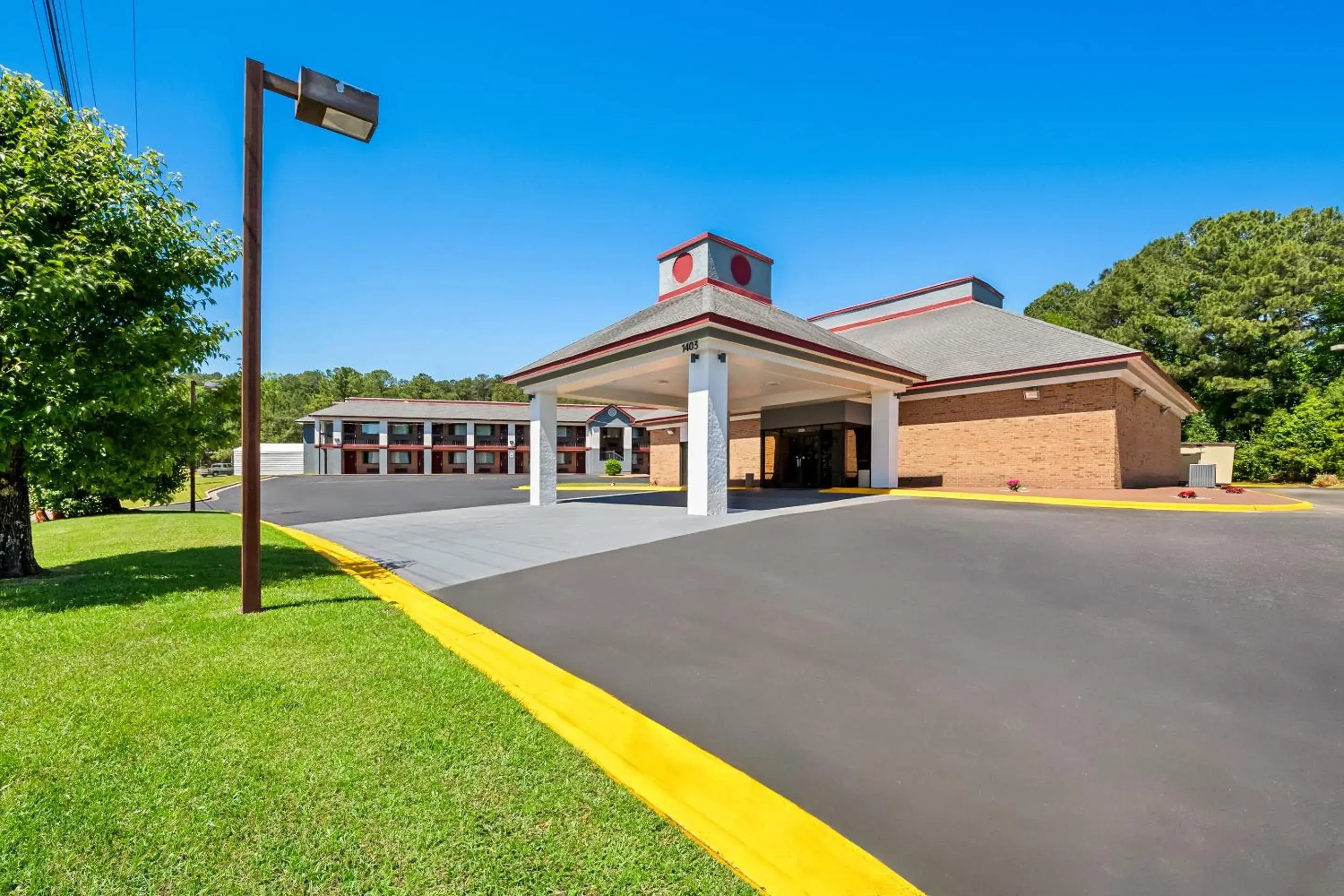 Property building in Red Roof Inn Sanford Property building in Red Roof Inn Sanford