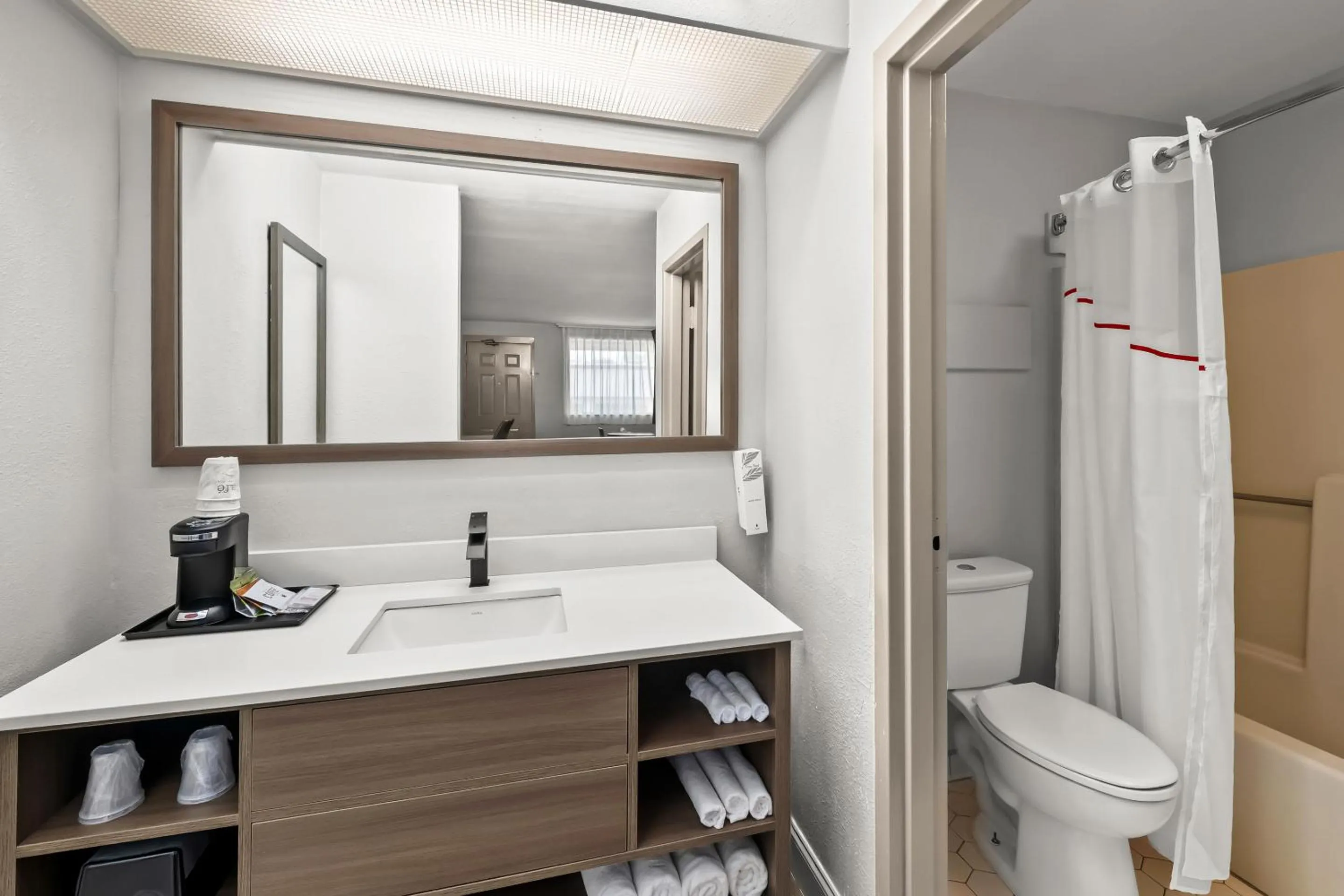 Bathroom in Red Roof Inn Sanford