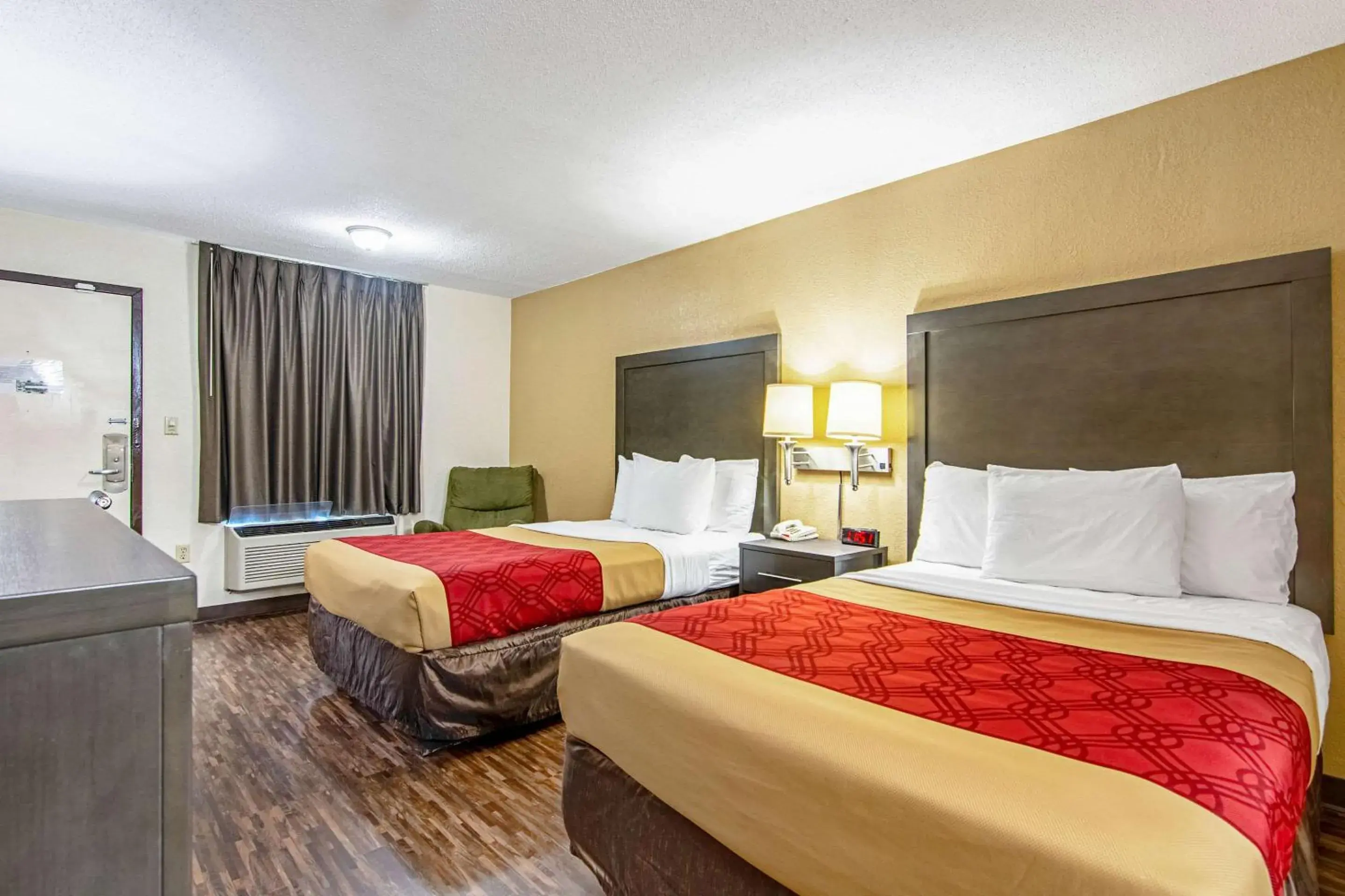 Double Room with Two Double Beds - Non-Smoking in Econo Lodge Inn & Suites Matthews - Charlotte Double Room with Two Double Beds - Non-Smoking in Econo Lodge Inn & Suites Matthews - Charlotte