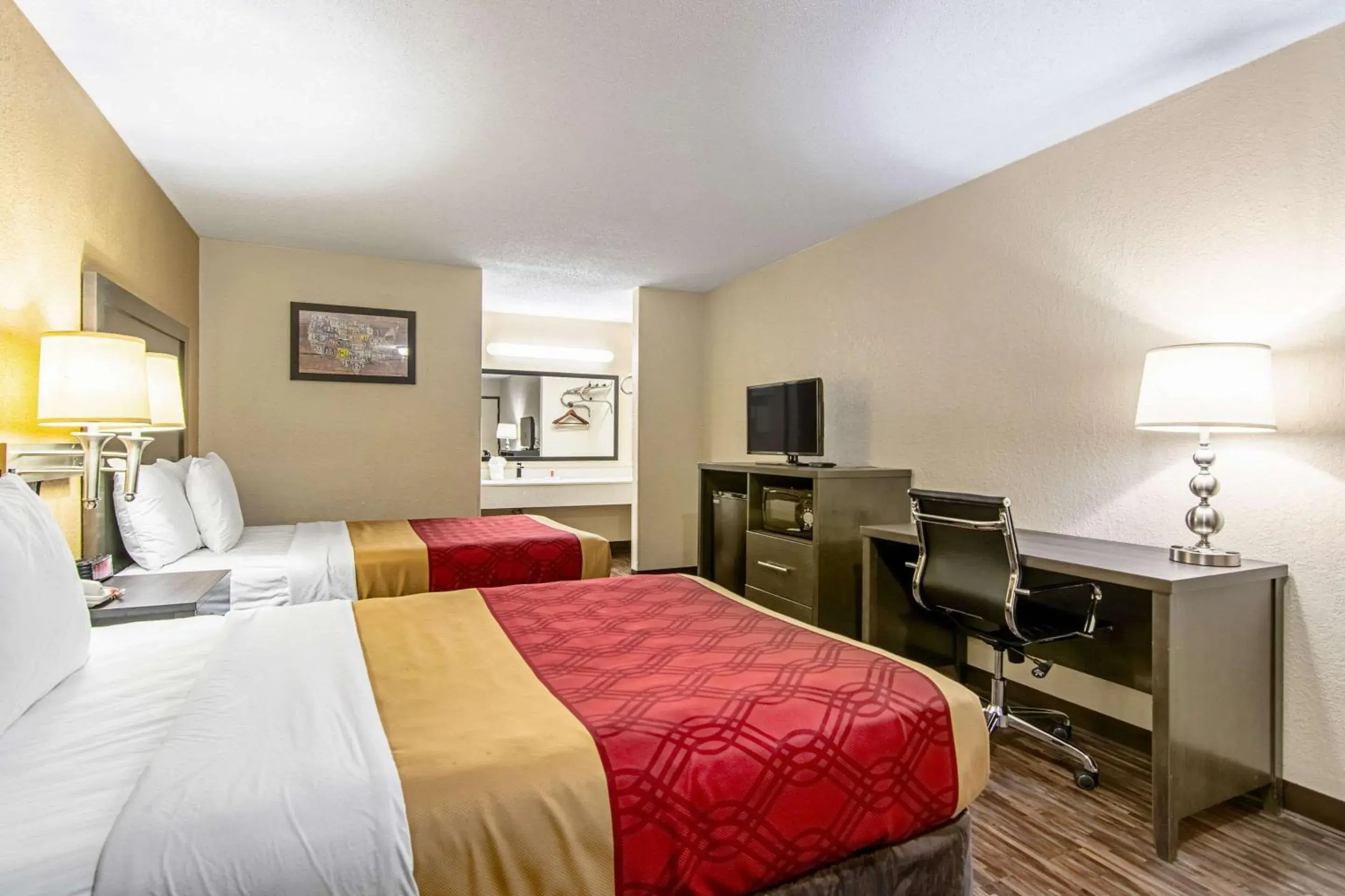 Double Room with Two Double Beds - Smoking in Econo Lodge Inn & Suites Matthews - Charlotte Double Room with Two Double Beds - Smoking in Econo Lodge Inn & Suites Matthews - Charlotte