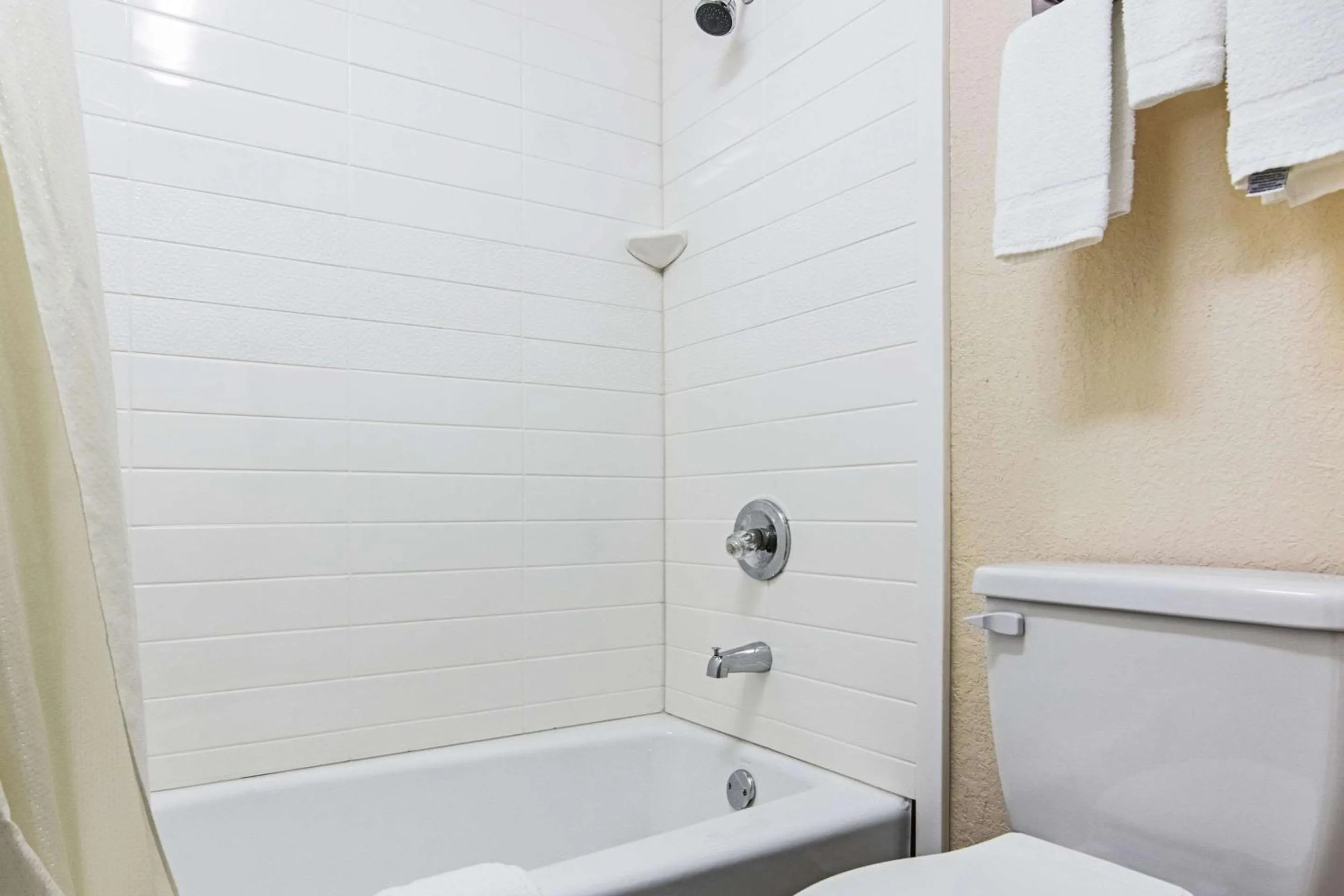 Bedroom in Econo Lodge Inn & Suites Matthews - Charlotte