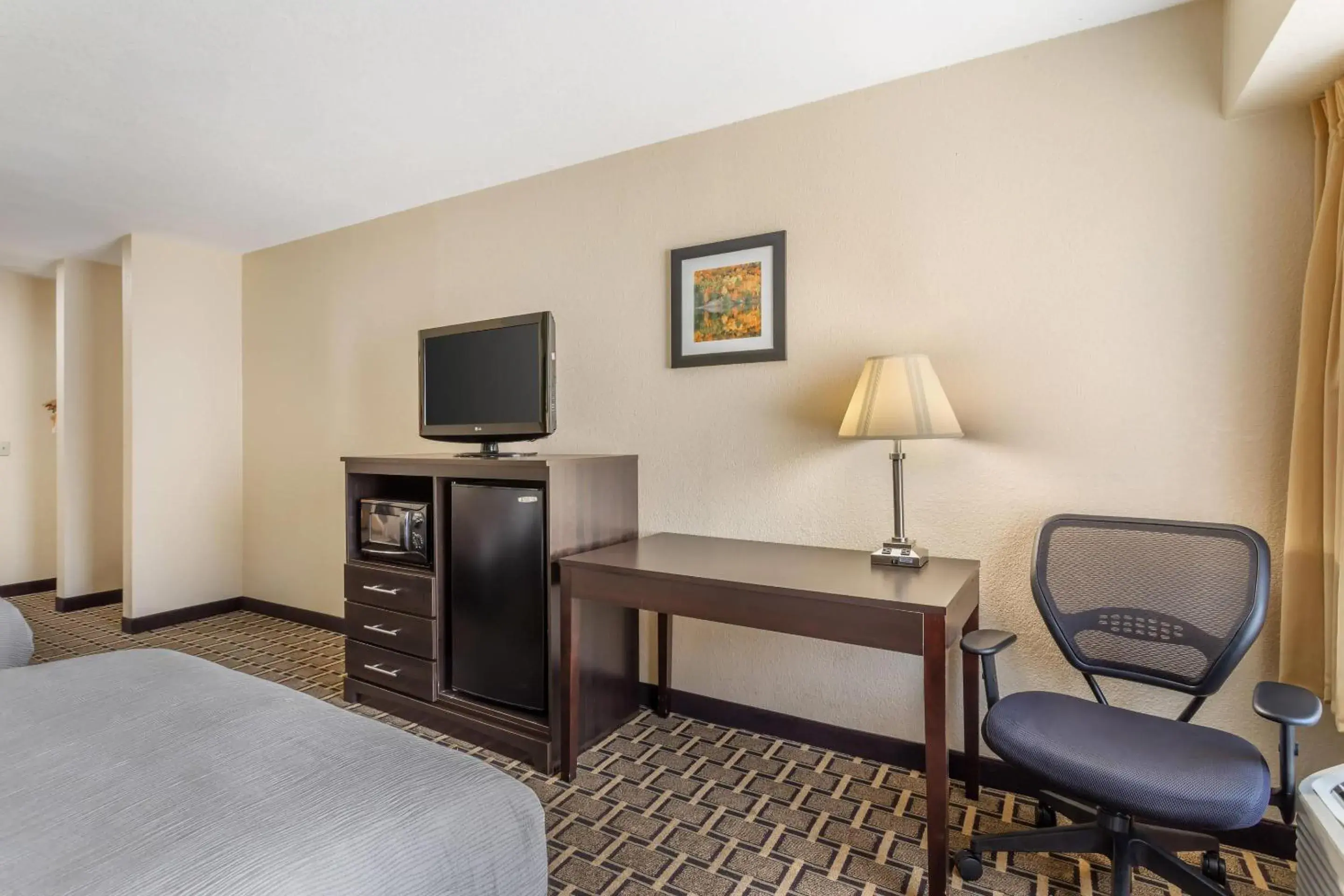 Bedroom, Bed in Quality Inn West of Asheville Bedroom, Bed in Quality Inn West of Asheville