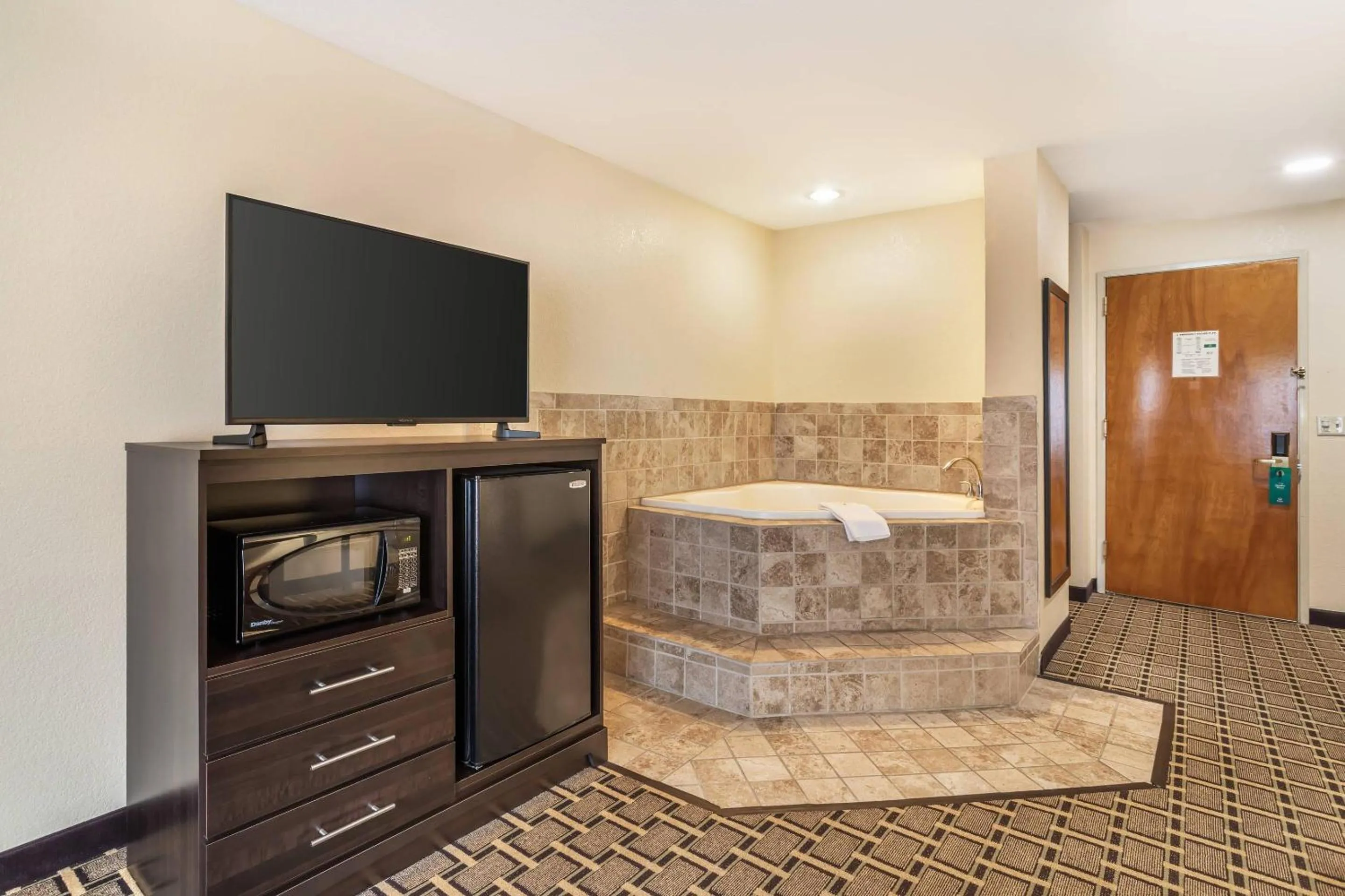 Bedroom in Quality Inn West of Asheville