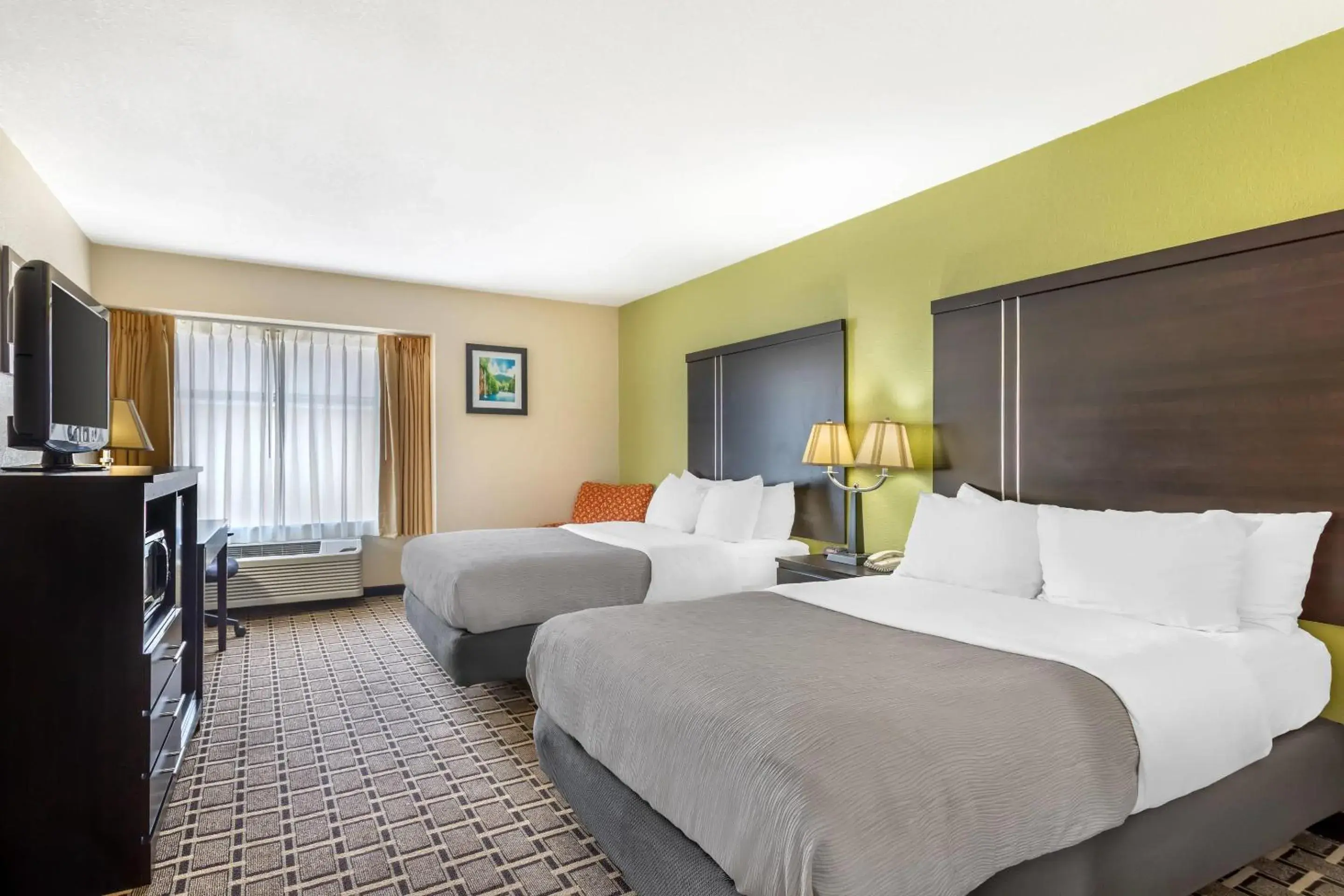 Double Room with Two Double Beds - Smoking in Quality Inn West of Asheville Double Room with Two Double Beds - Smoking in Quality Inn West of Asheville