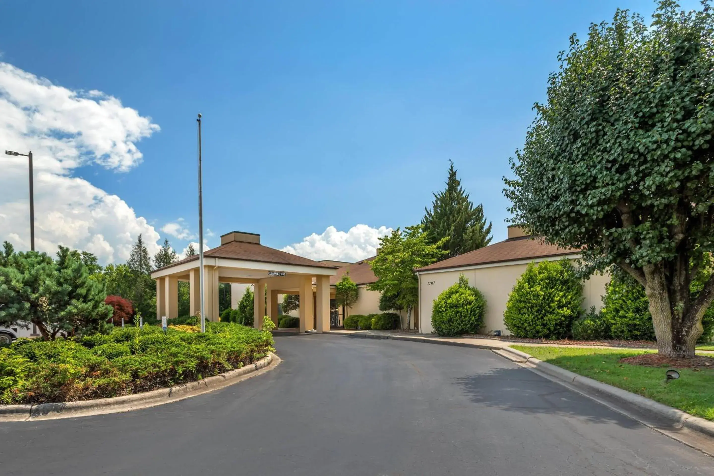 Property building in Quality Inn West of Asheville Property building in Quality Inn West of Asheville