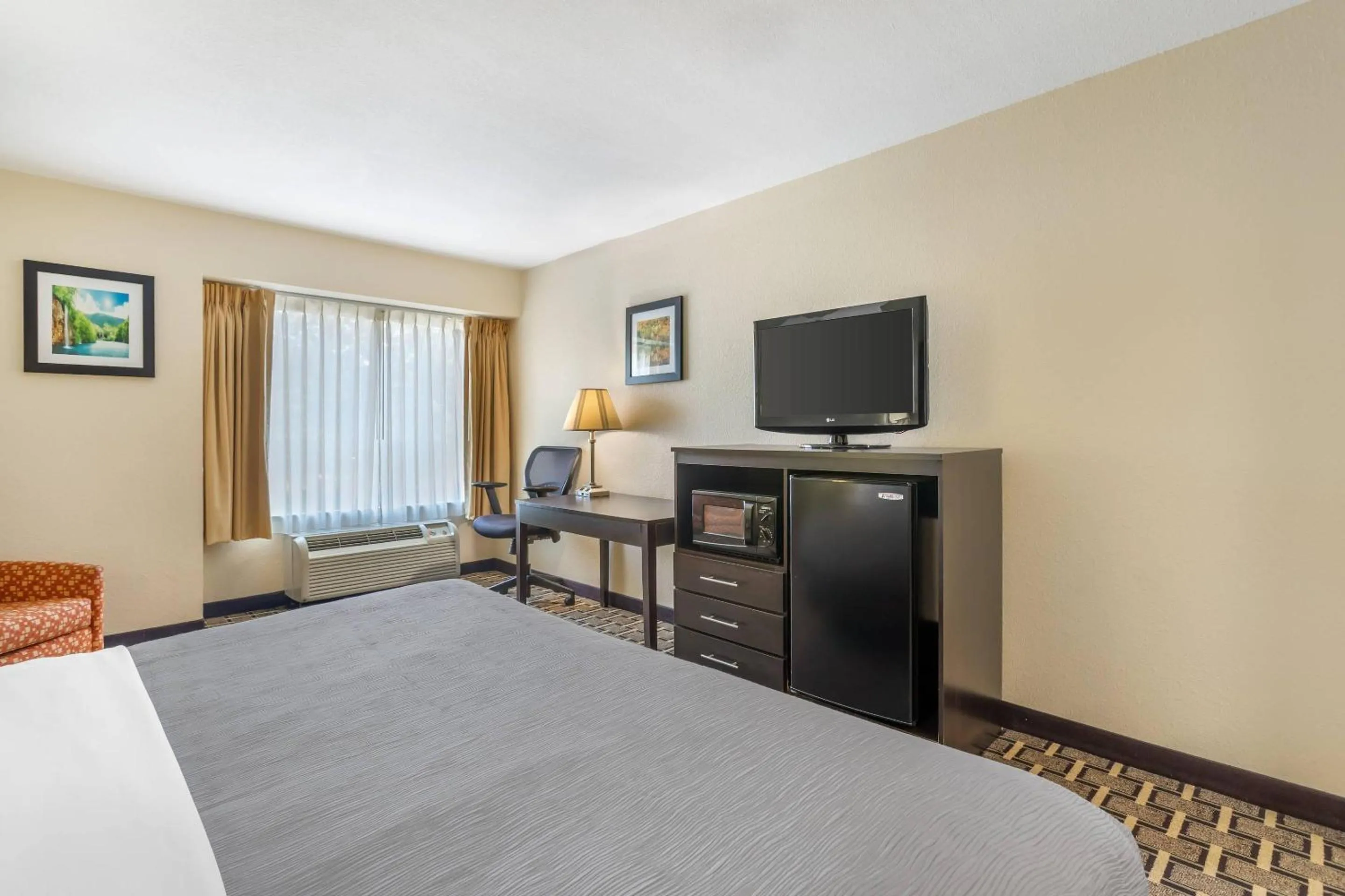 Bedroom, Bed in Quality Inn West of Asheville