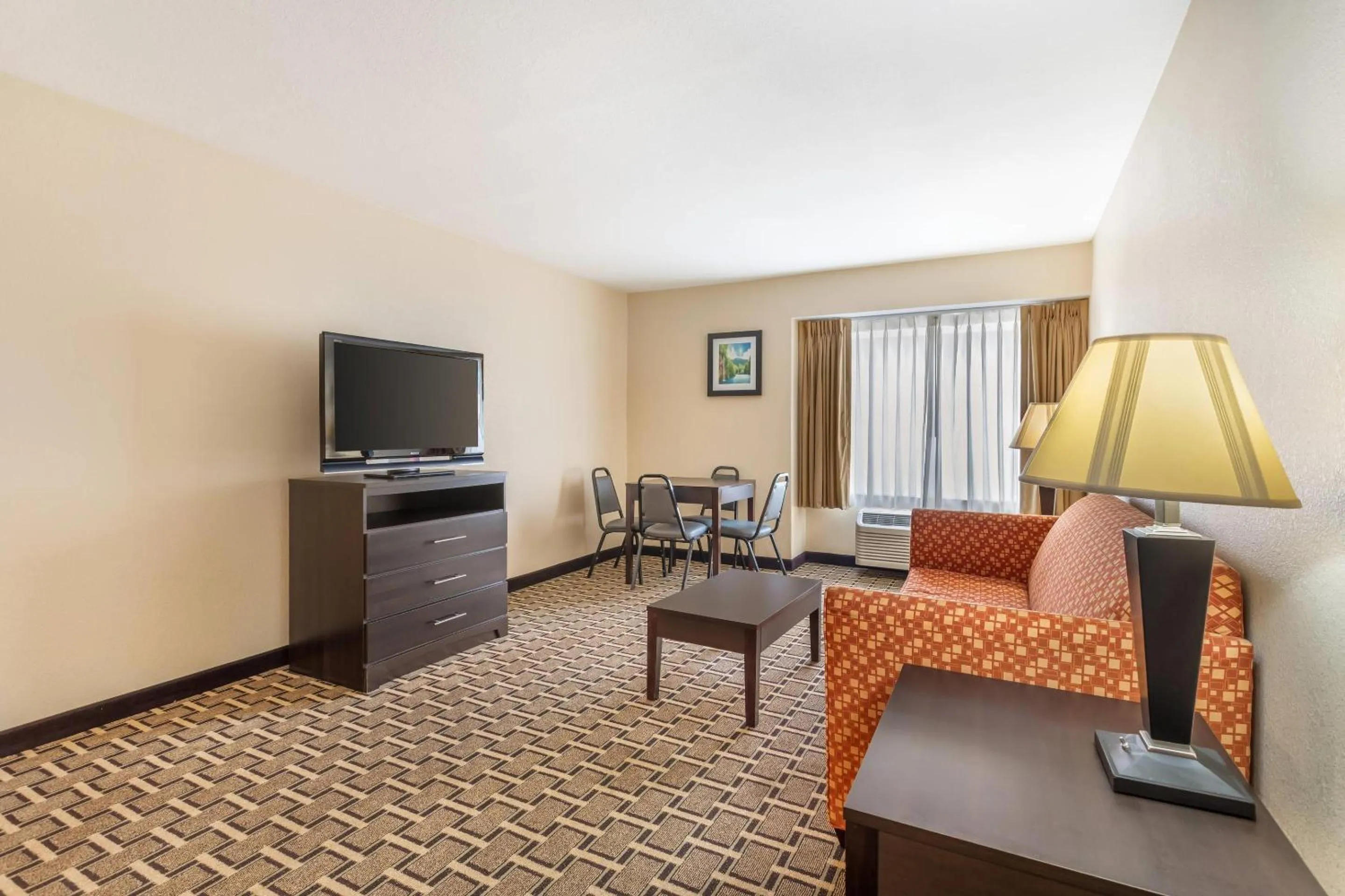 Bedroom in Quality Inn West of Asheville