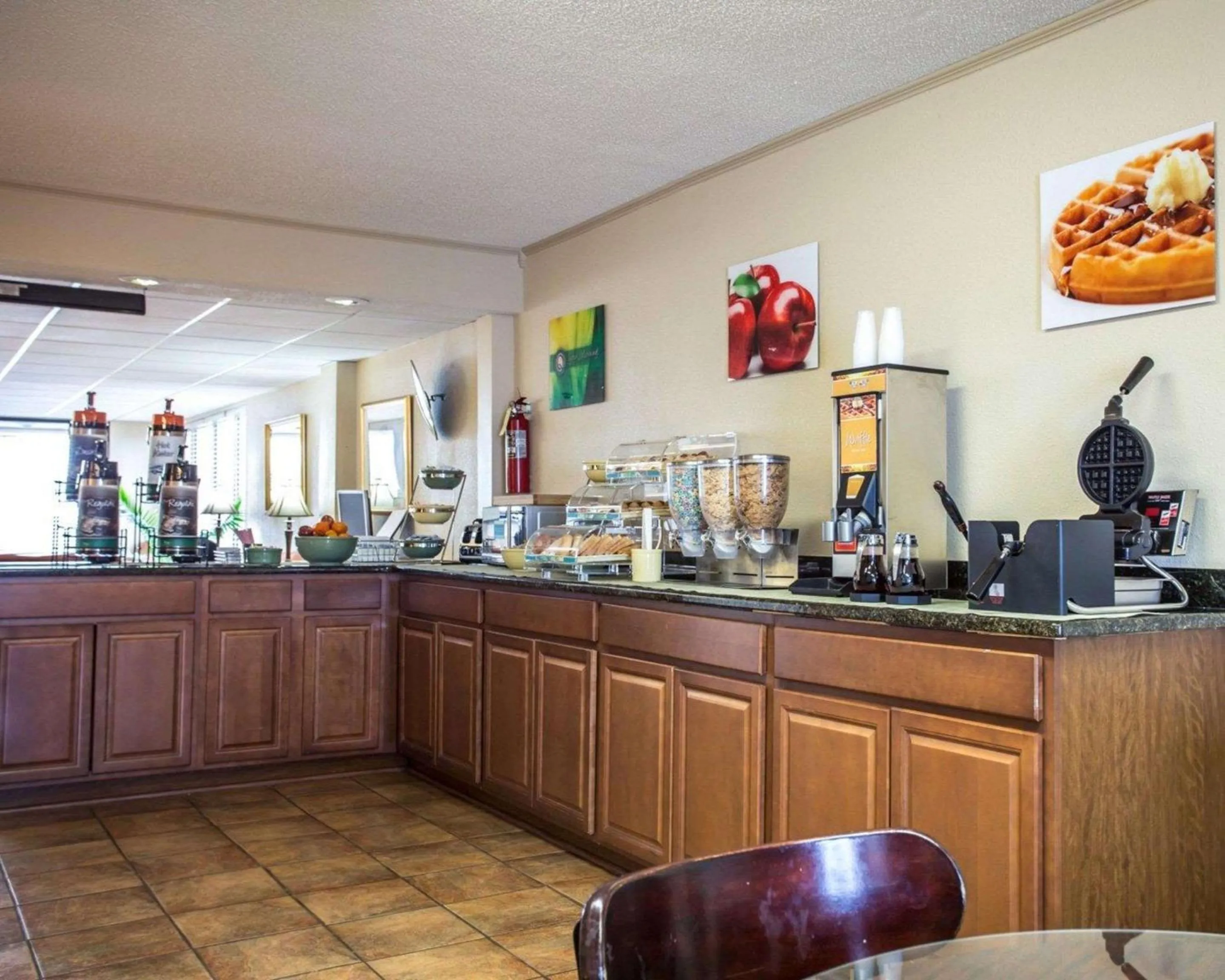 Restaurant/places to eat in Quality Inn & Suites Monroe