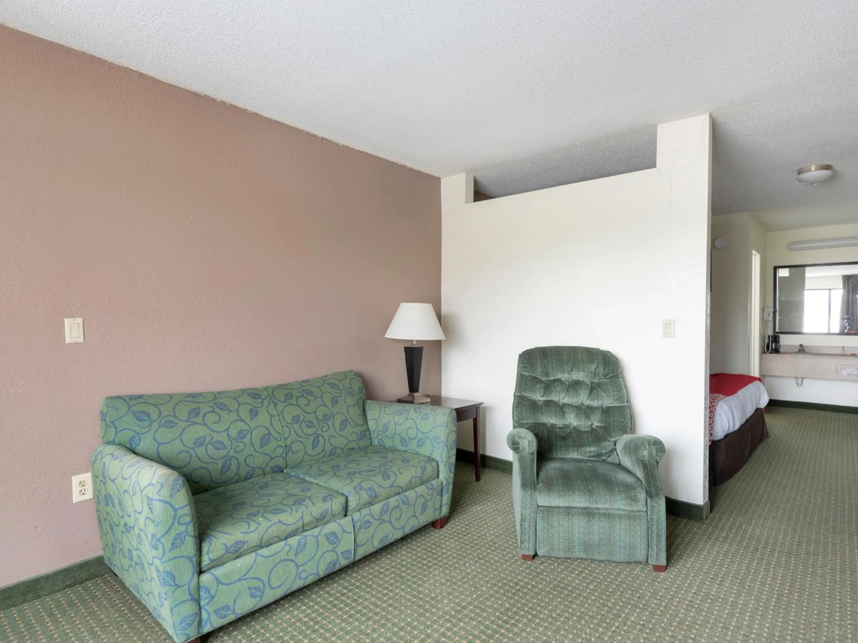 Seating area, Bed in OYO Hotel Kannapolis
