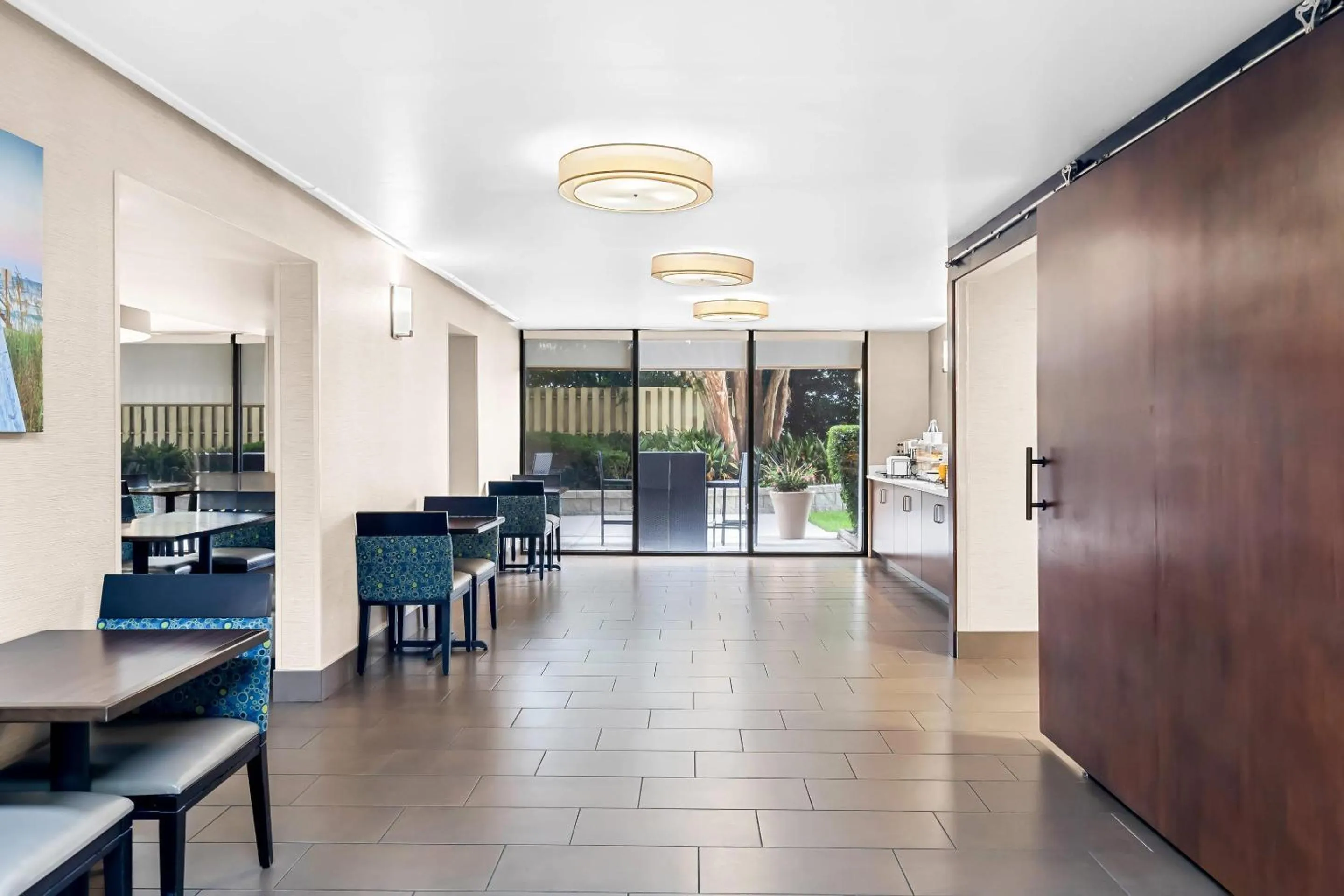 Breakfast in Comfort Inn University