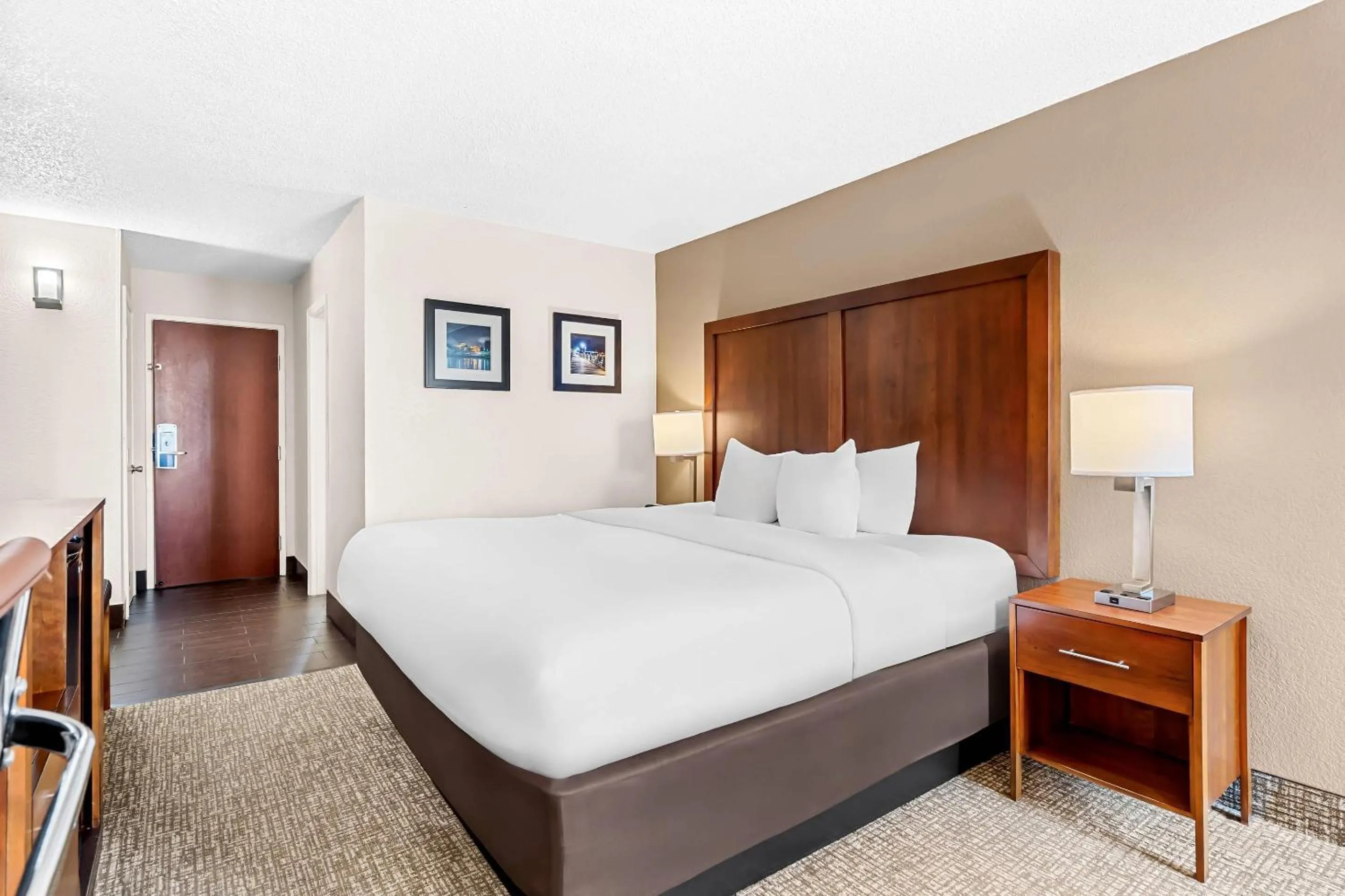 Bedroom, Bed in Comfort Inn University