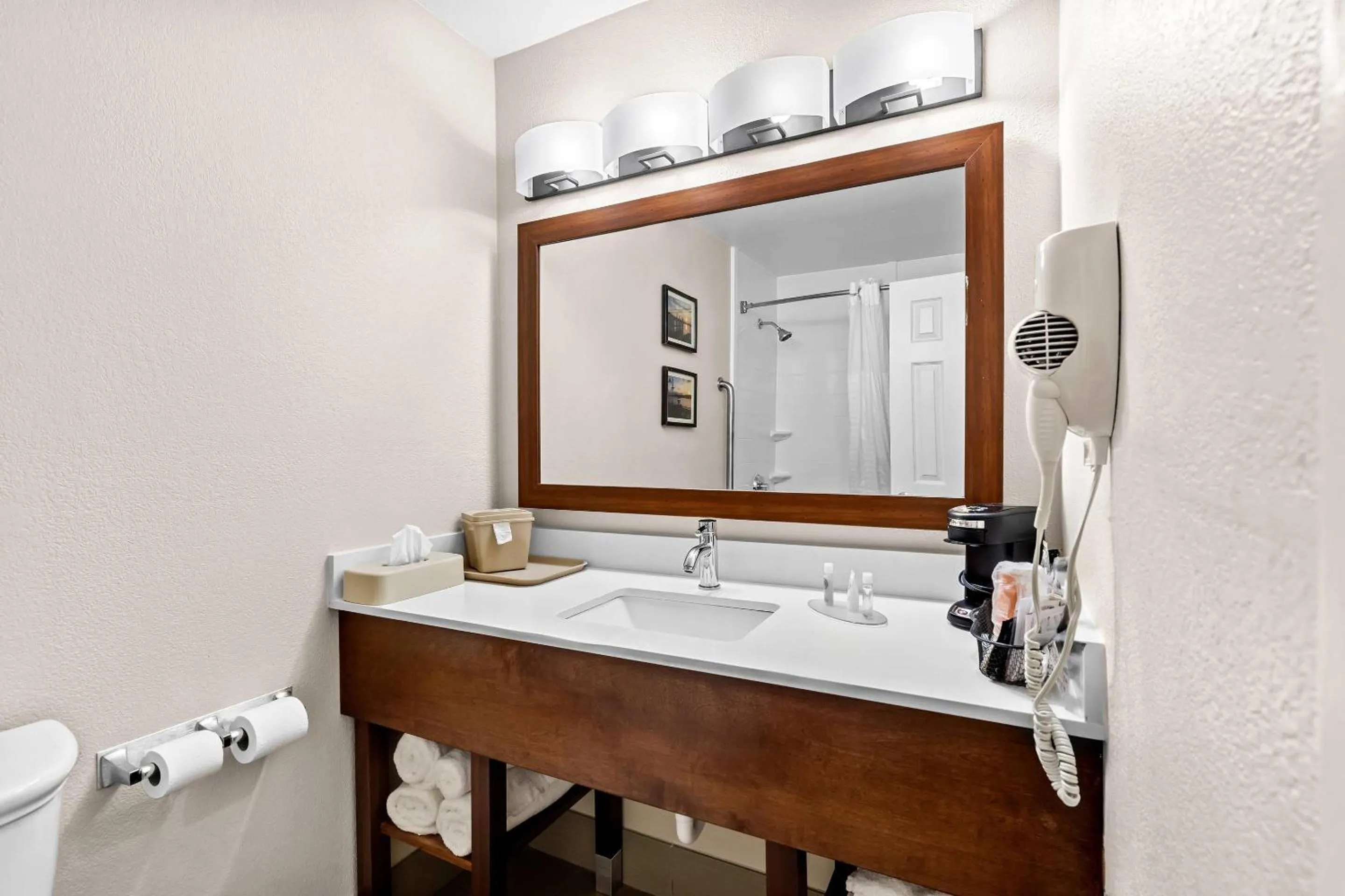 Bedroom in Comfort Inn University