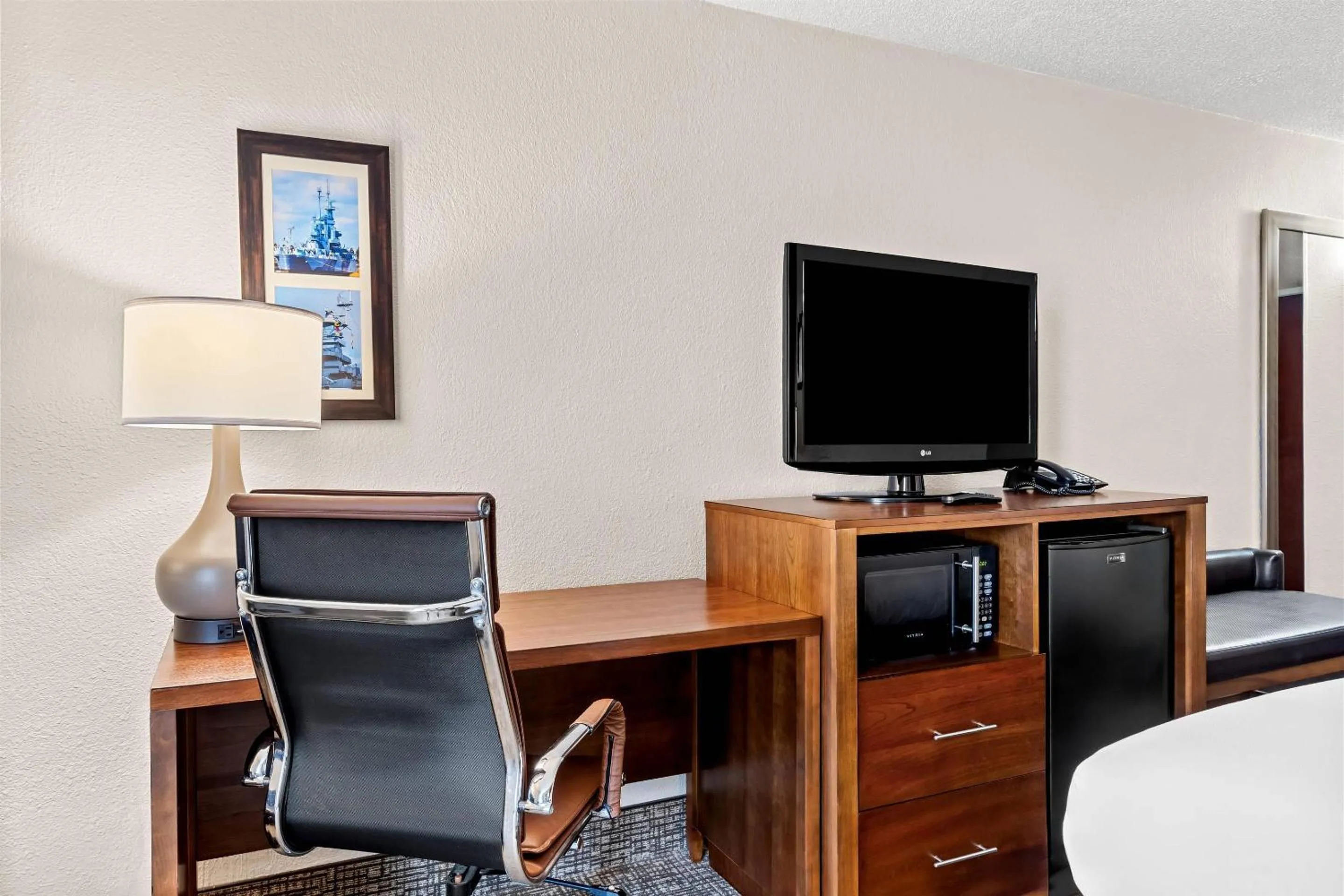 Bedroom in Comfort Inn University