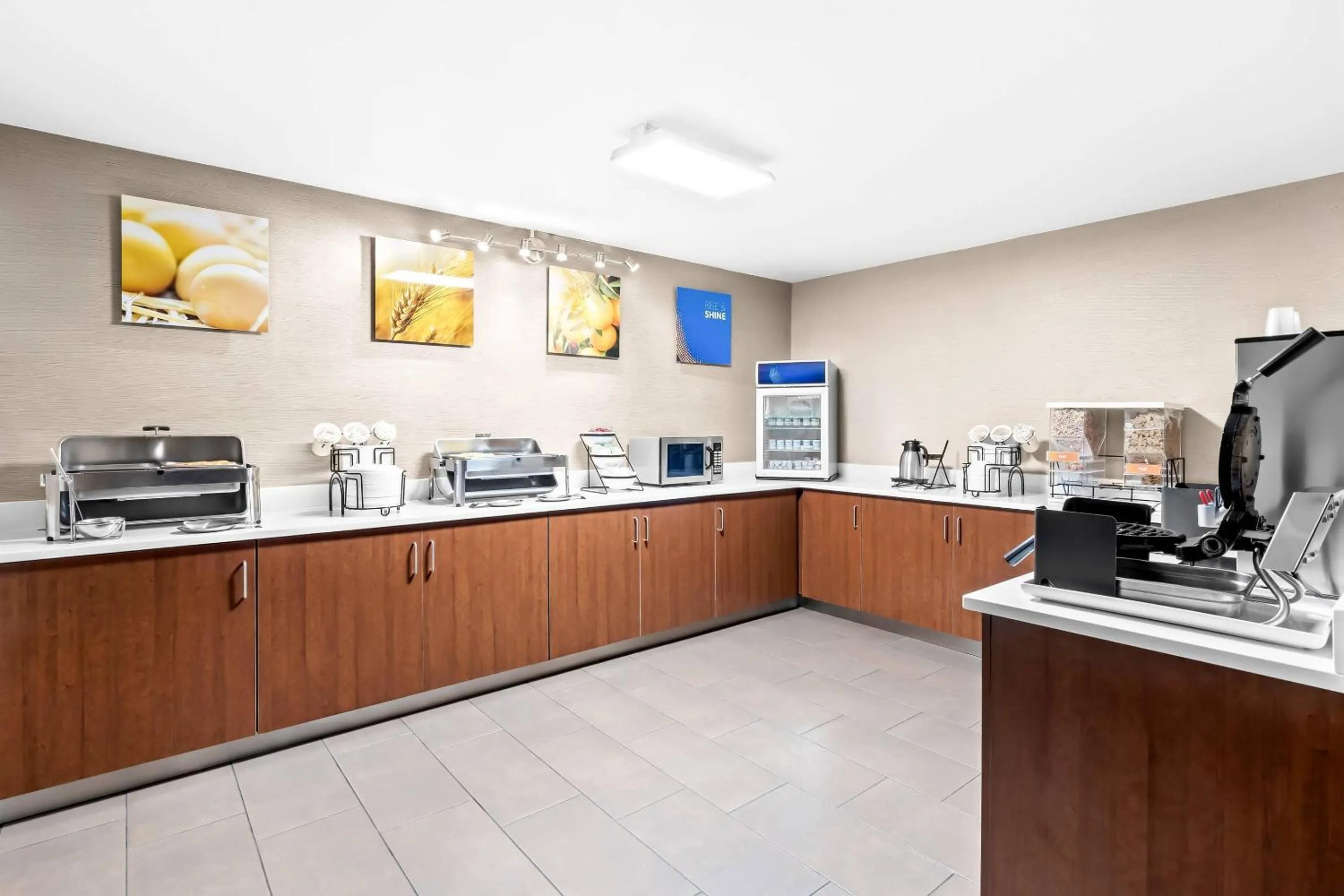 Breakfast in Comfort Inn University