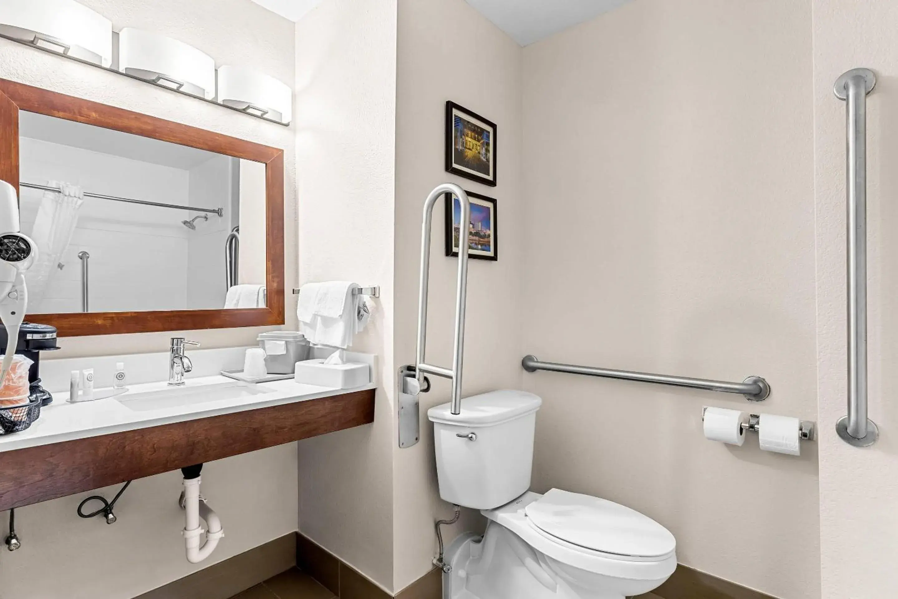 Bedroom in Comfort Inn University Bedroom in Comfort Inn University