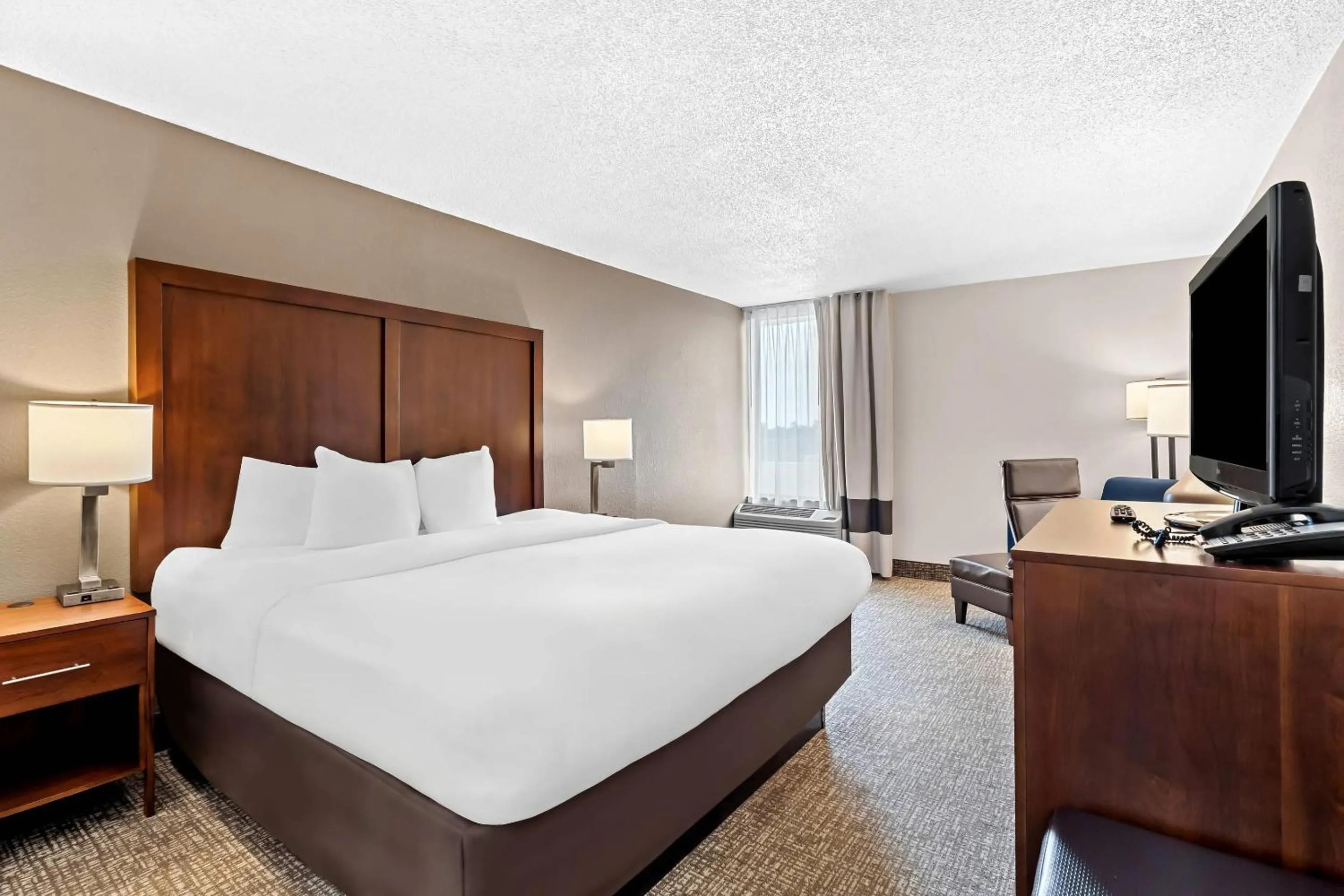 Bedroom, Bed in Comfort Inn University