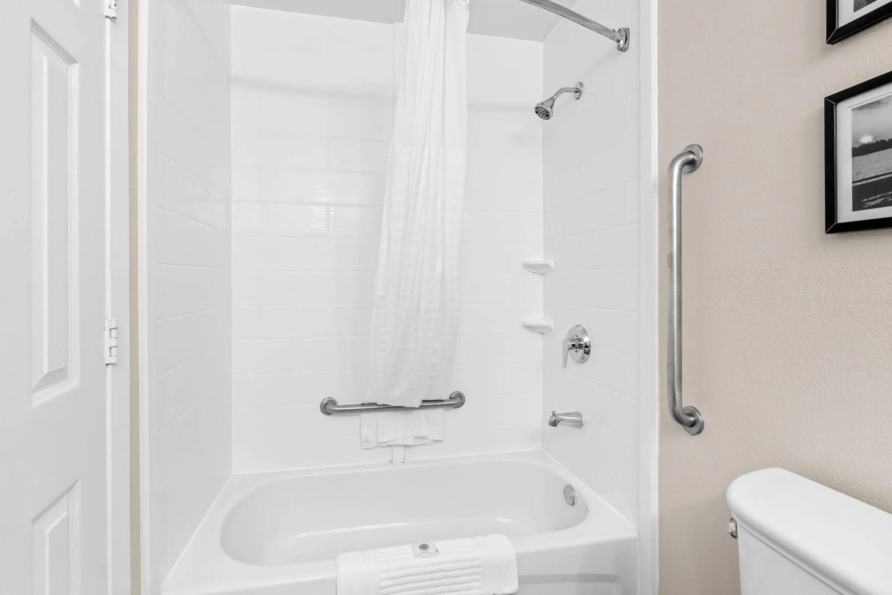 Bedroom in Comfort Inn University