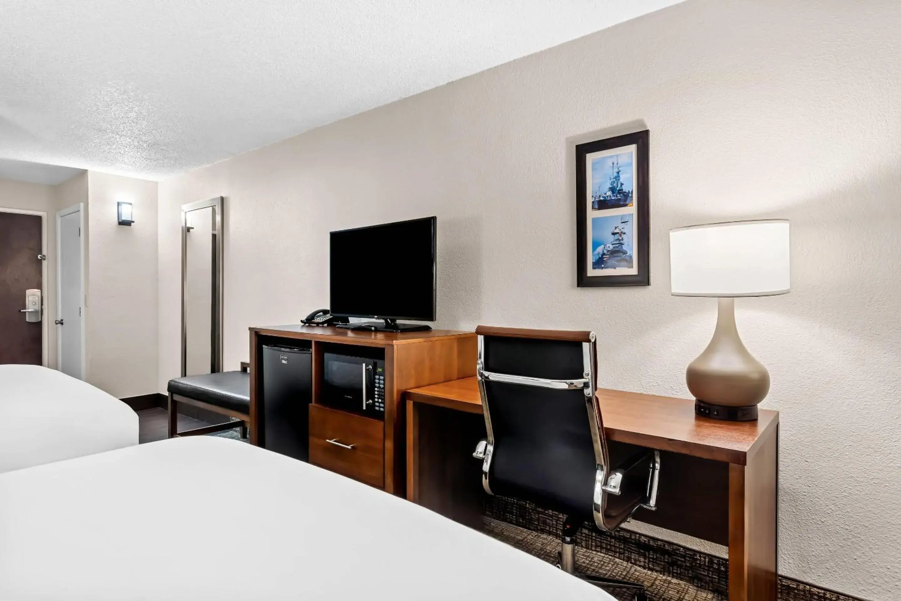 Bedroom, Bed in Comfort Inn University Bedroom, Bed in Comfort Inn University