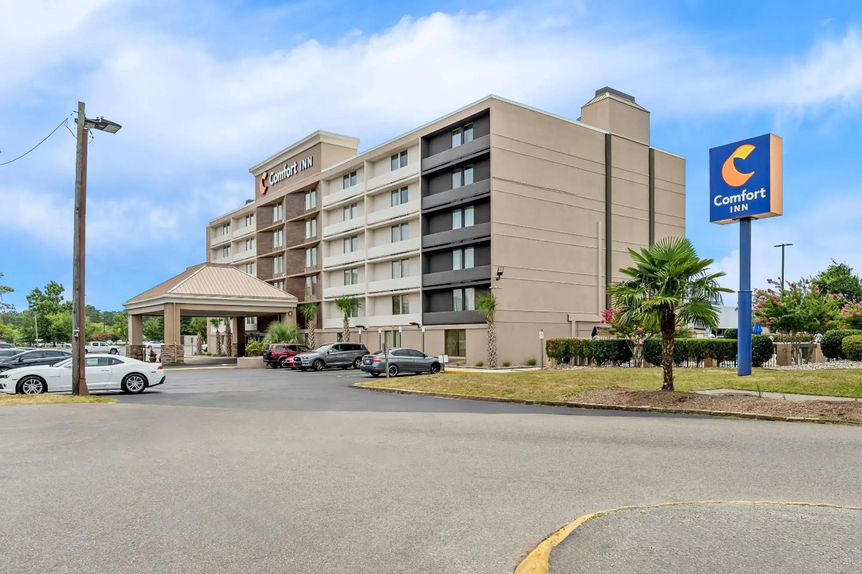 Property building in Comfort Inn University Property building in Comfort Inn University