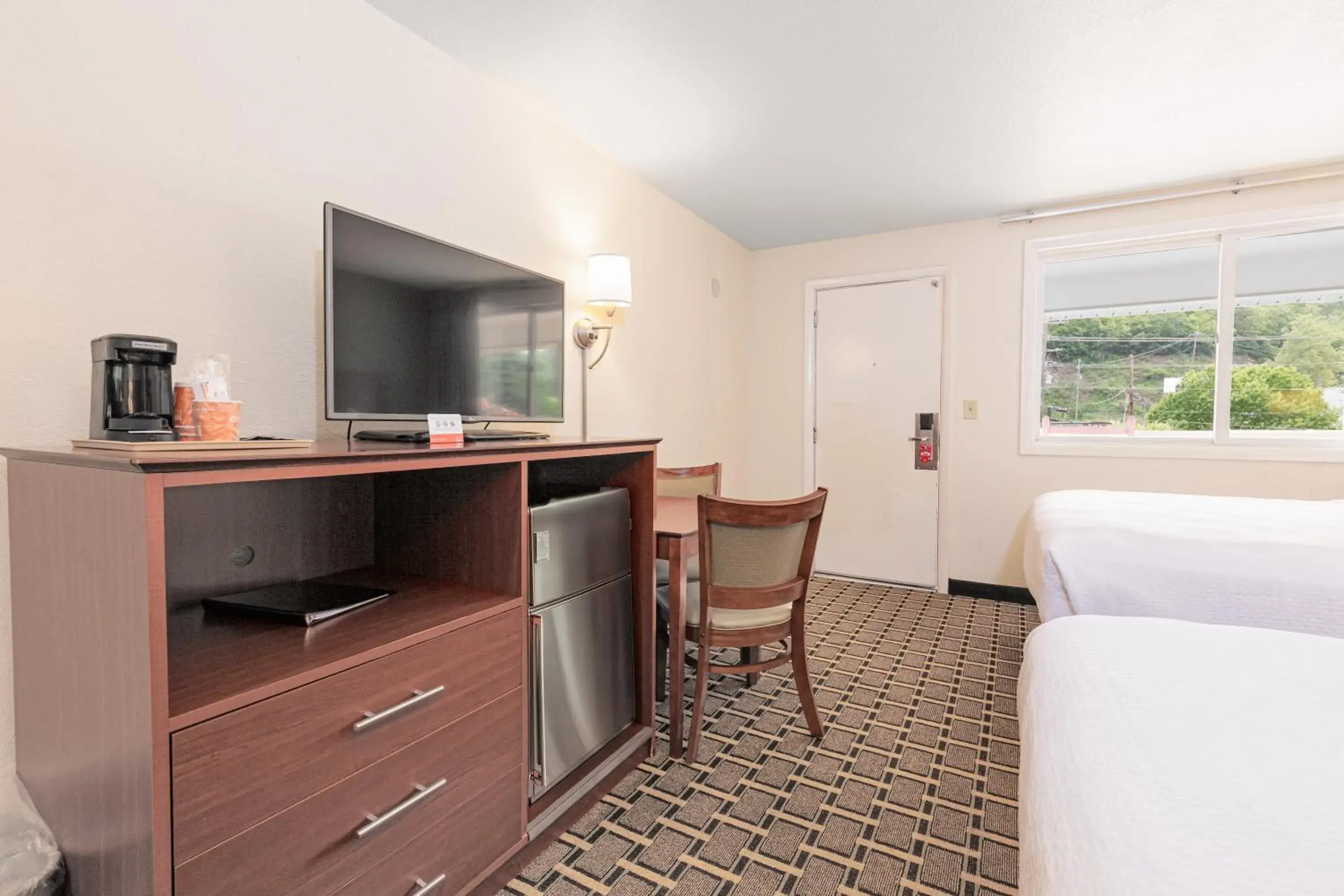 Bedroom in Econo Lodge Cherokee Near River Park Bedroom in Econo Lodge Cherokee Near River Park