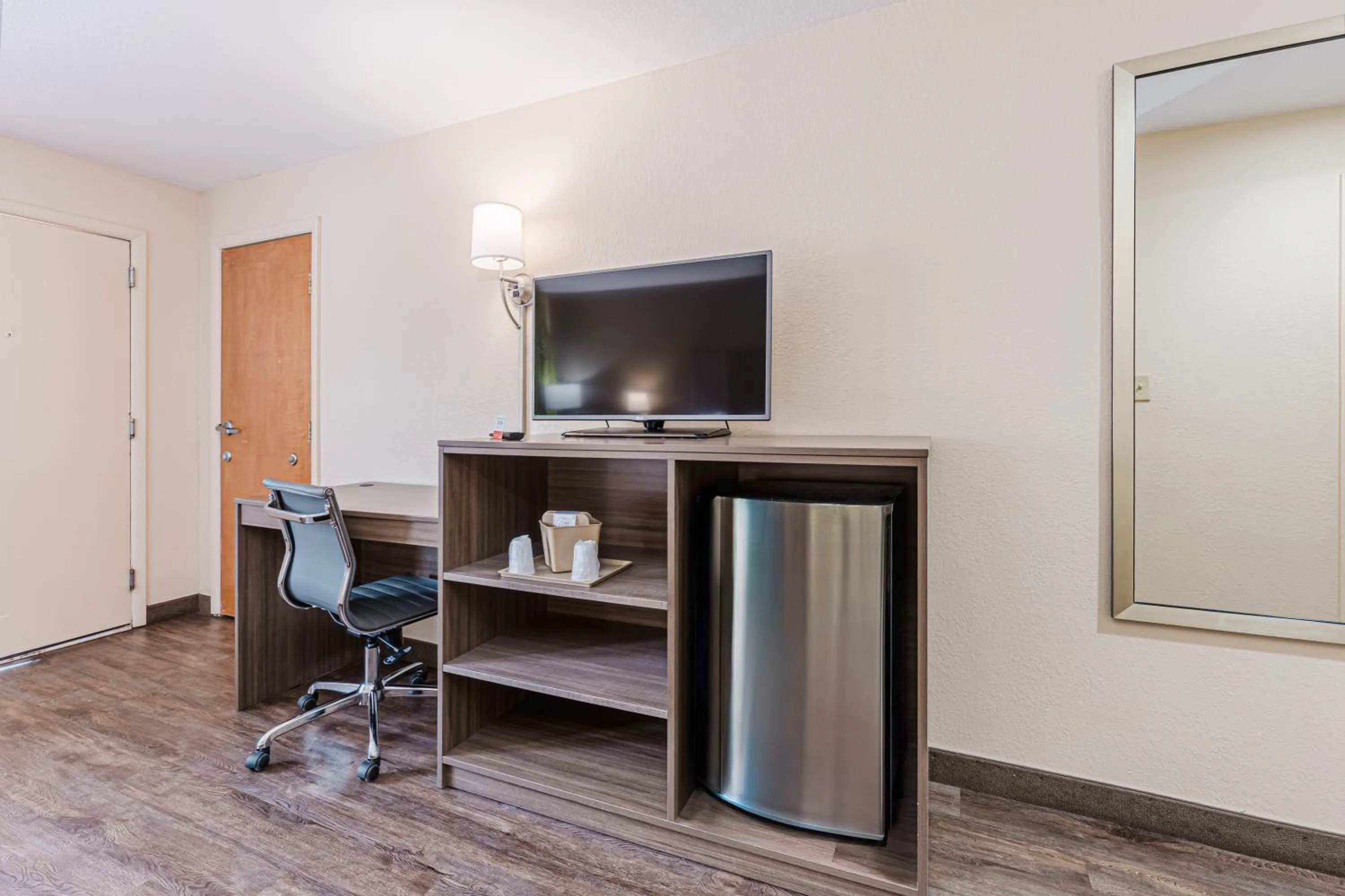 Property building in Econo Lodge Cherokee Near Island Park