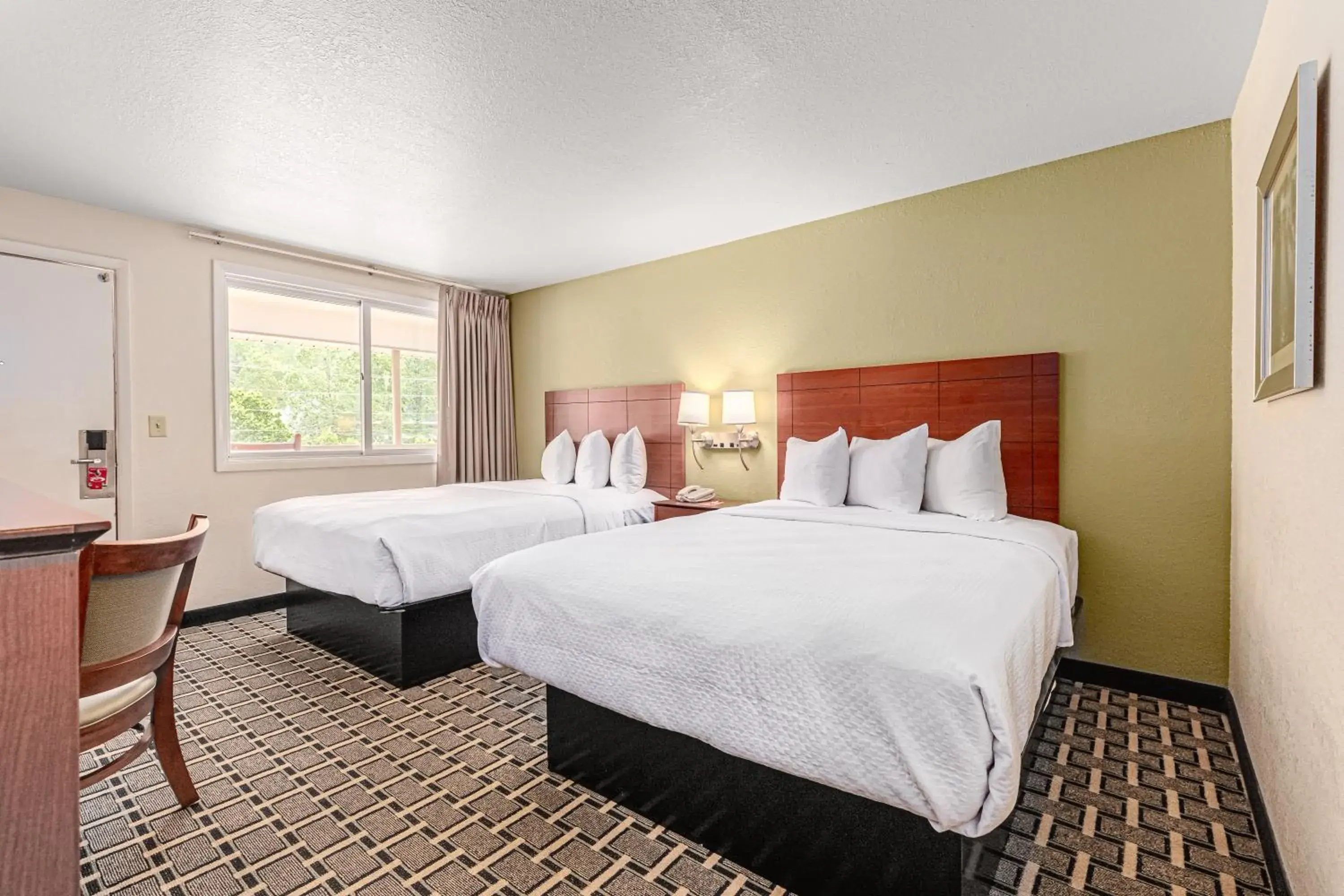 Bed in Econo Lodge Cherokee Near River Park Bed in Econo Lodge Cherokee Near River Park