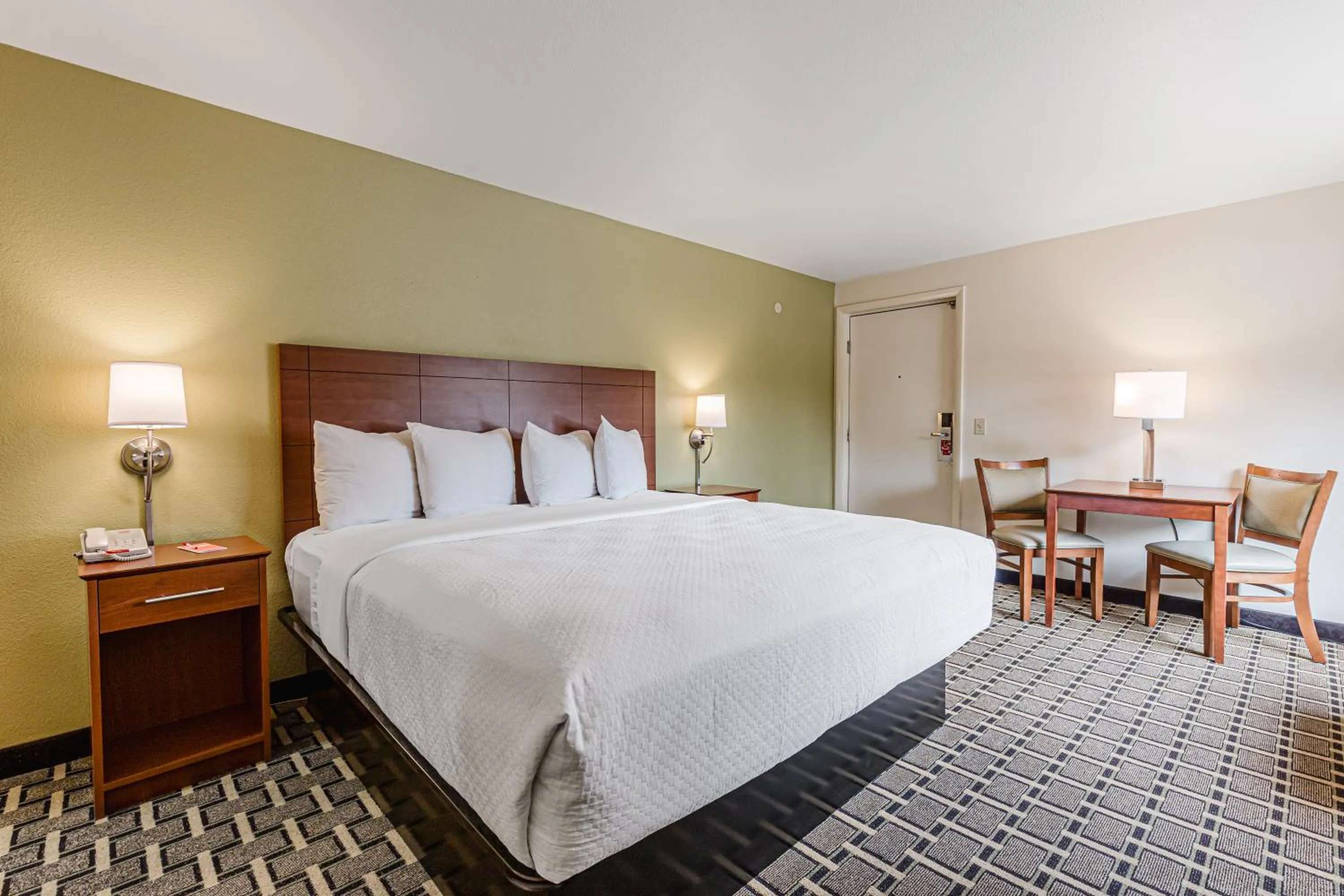 Property building, Bed in Econo Lodge Cherokee Near Island Park