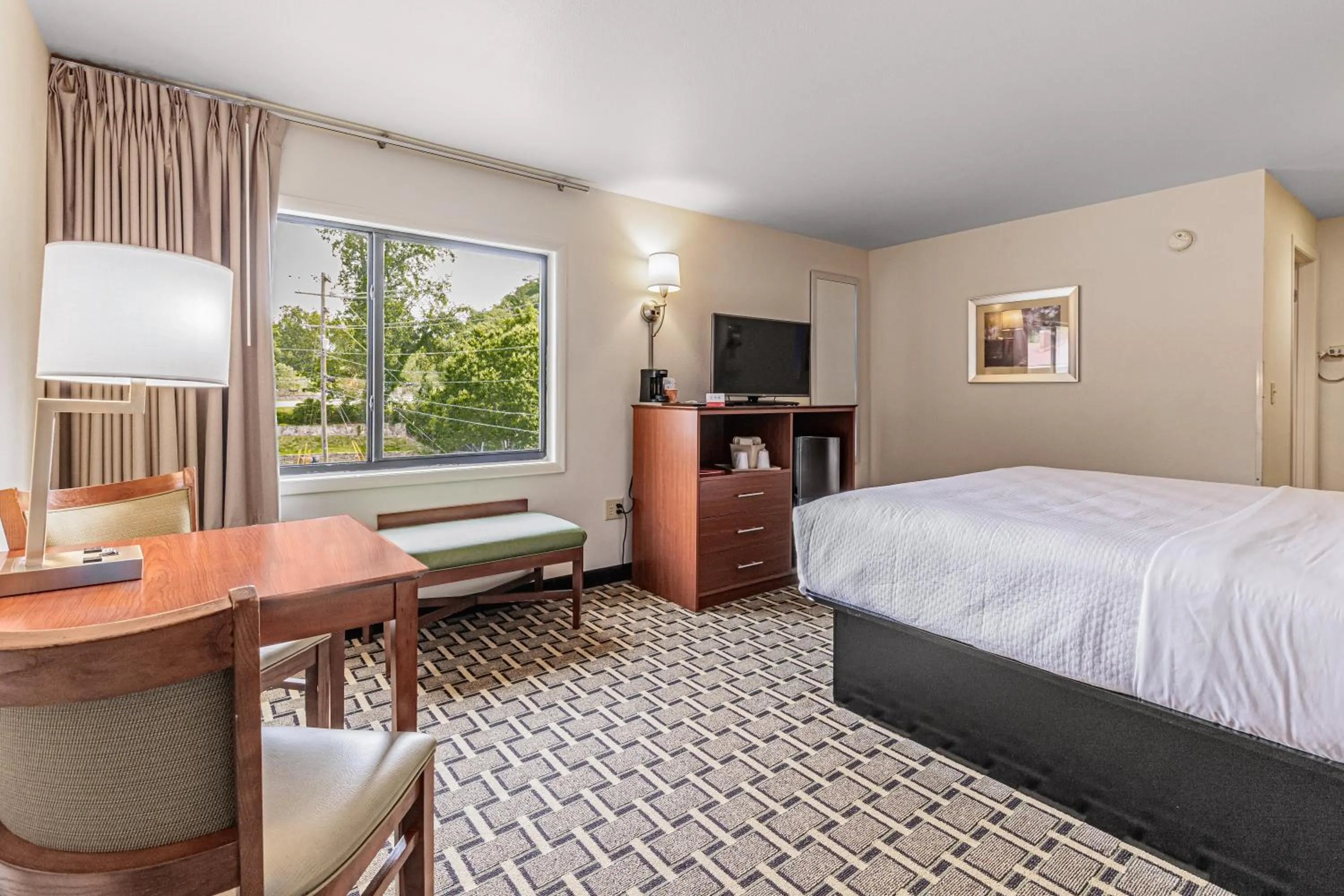 Property building, Bed in Econo Lodge Cherokee Near Island Park