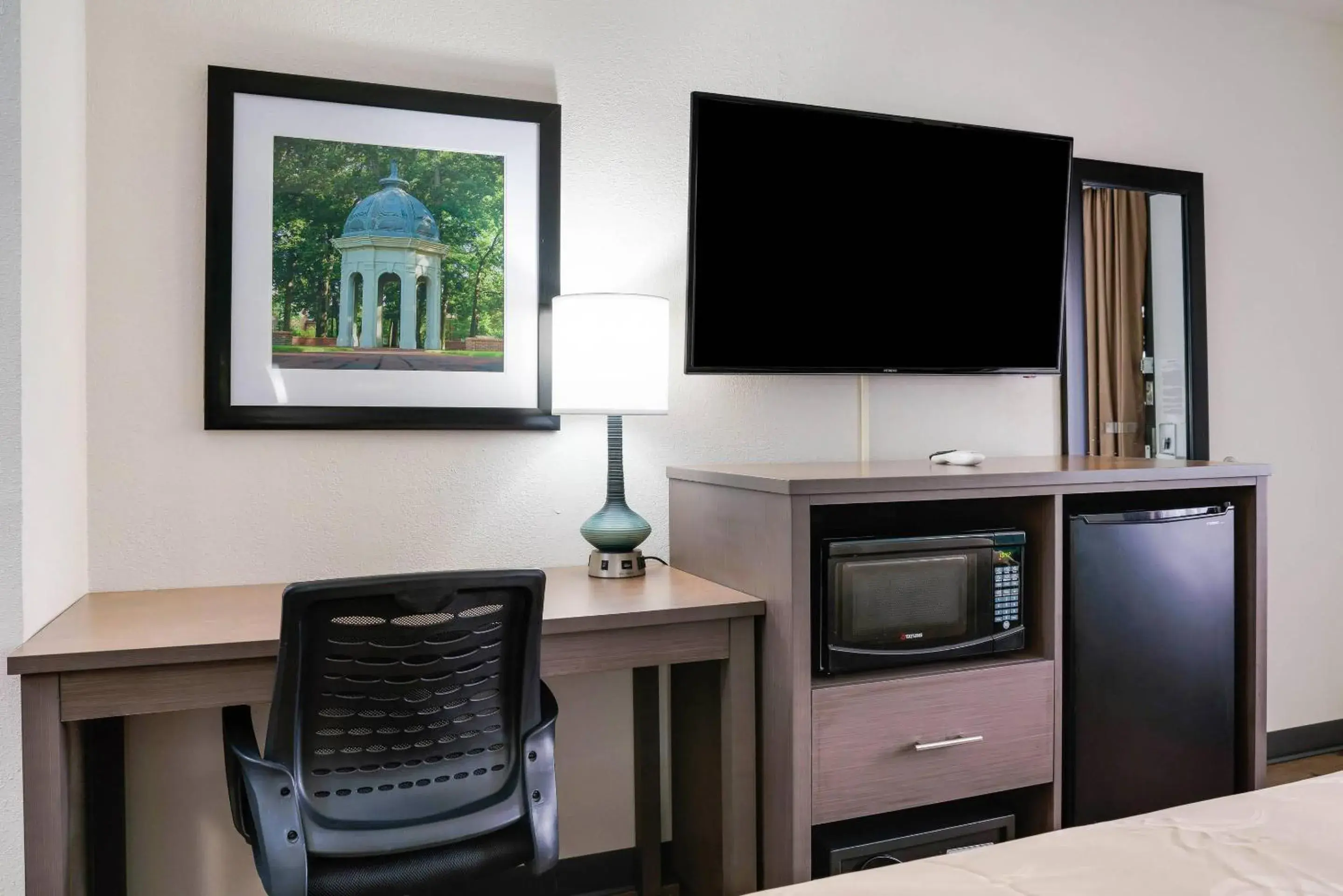 Bedroom in Quality Inn Greenville near University Bedroom in Quality Inn Greenville near University