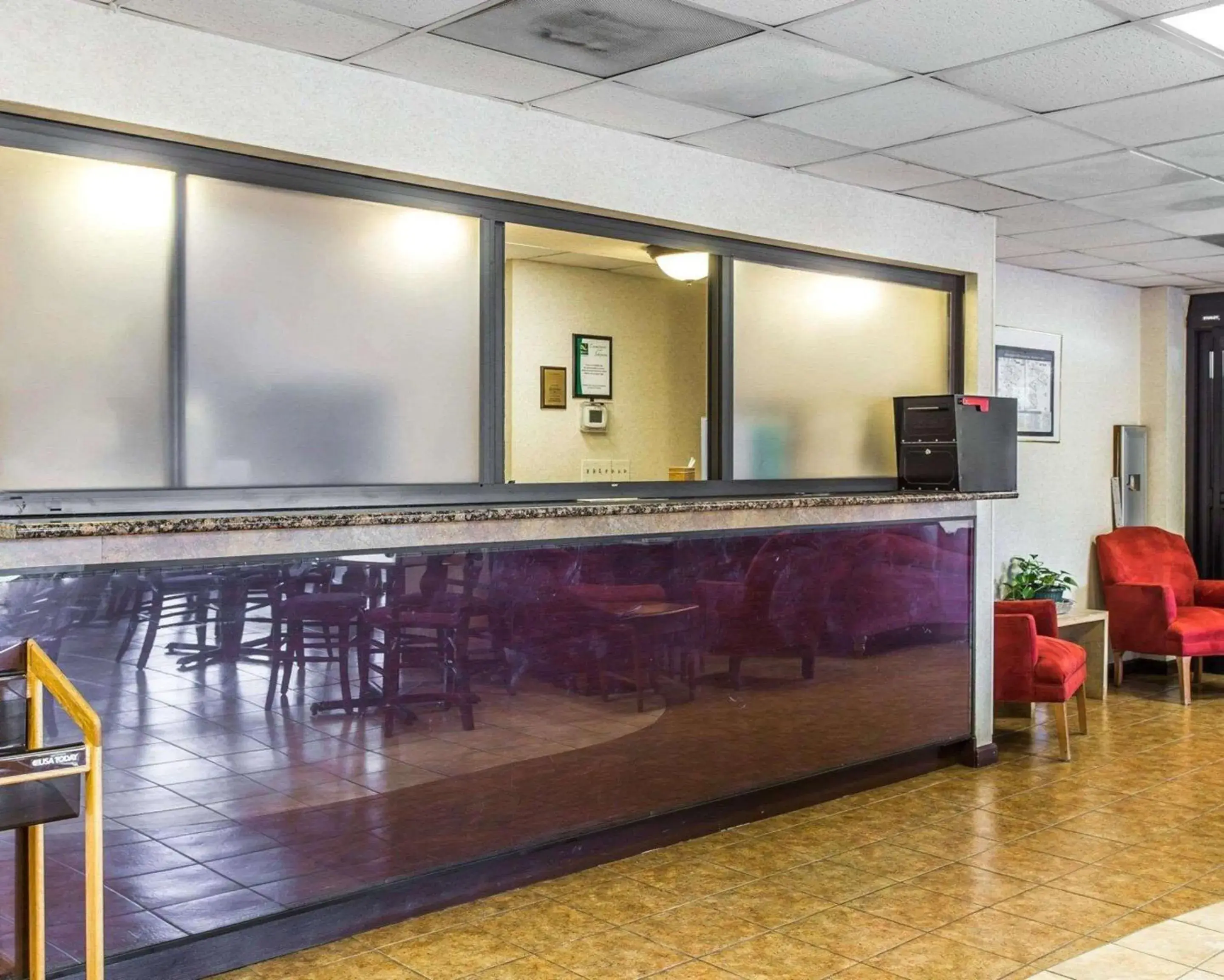 Lobby or reception in Quality Inn University Lobby or reception in Quality Inn University