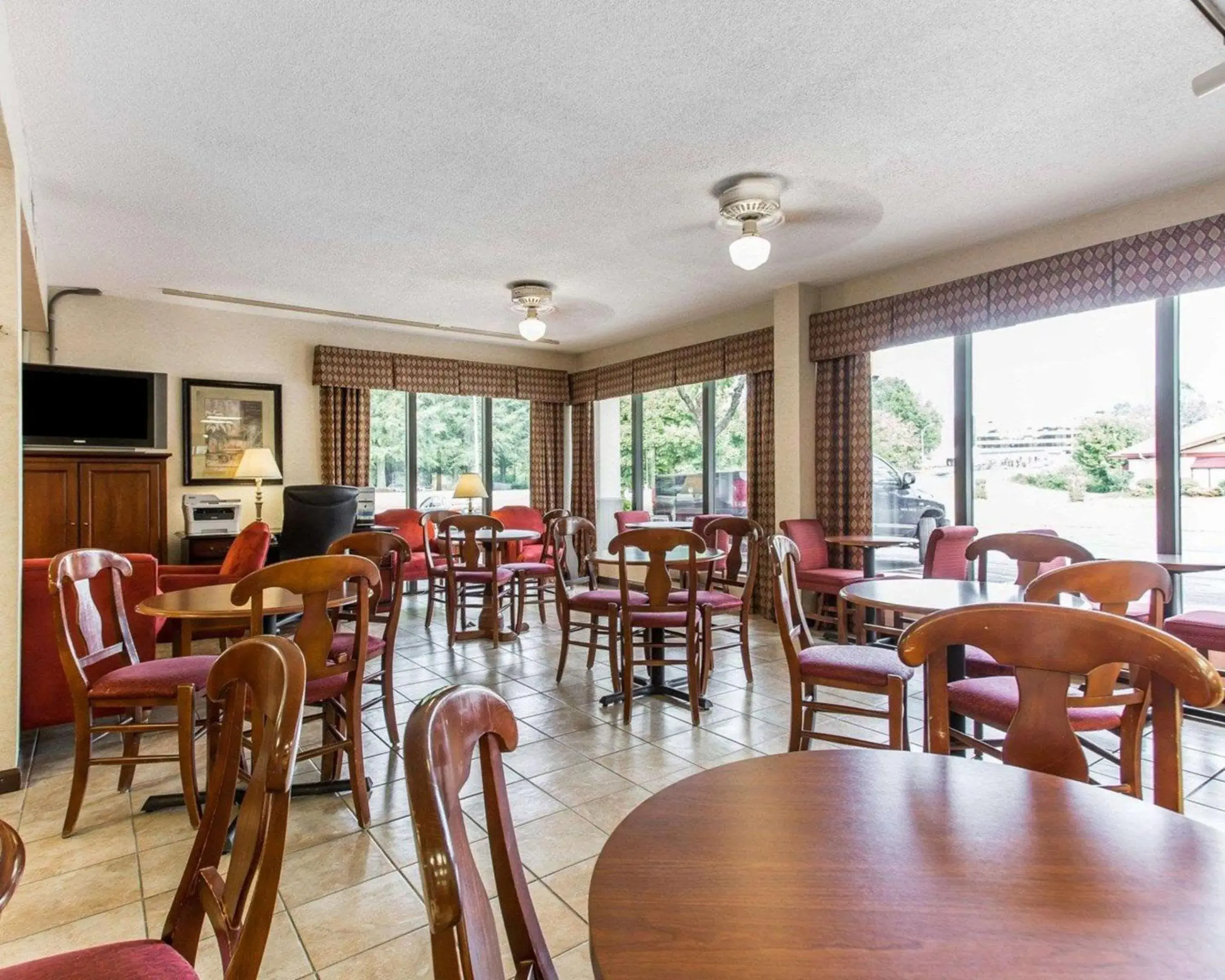 Restaurant/places to eat in Quality Inn University Restaurant/places to eat in Quality Inn University