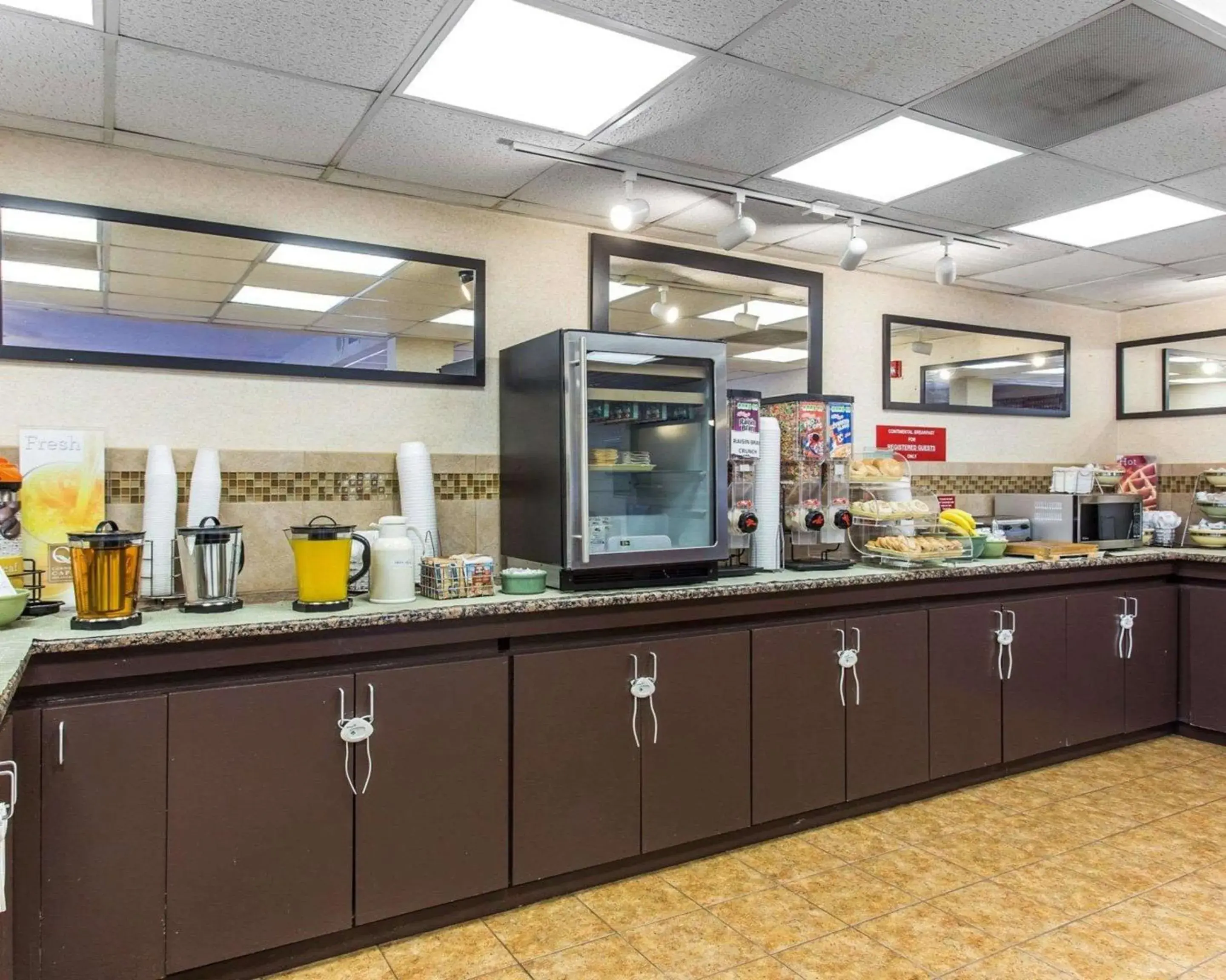 Restaurant/places to eat in Quality Inn University Restaurant/places to eat in Quality Inn University