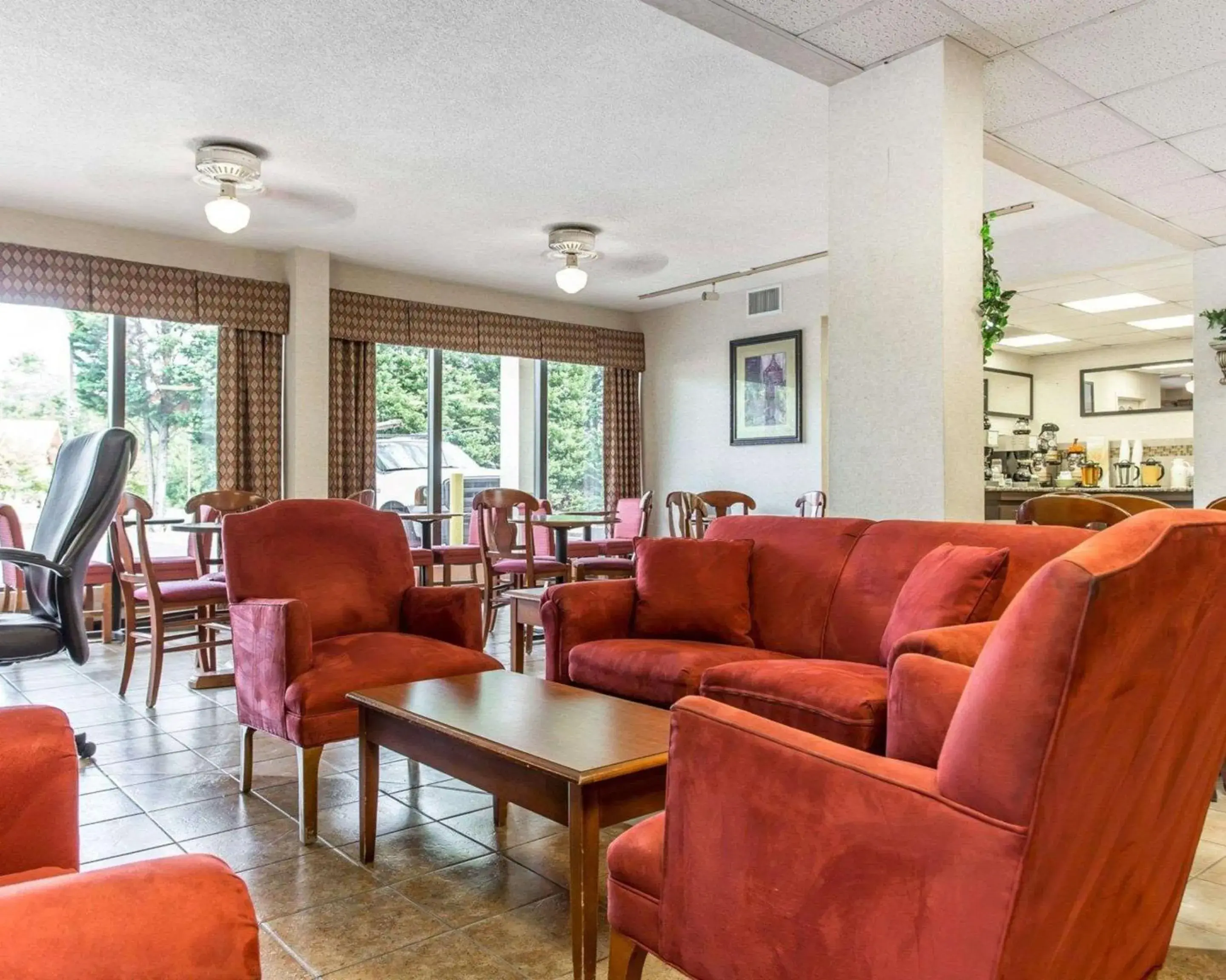 Lobby or reception in Quality Inn University Lobby or reception in Quality Inn University