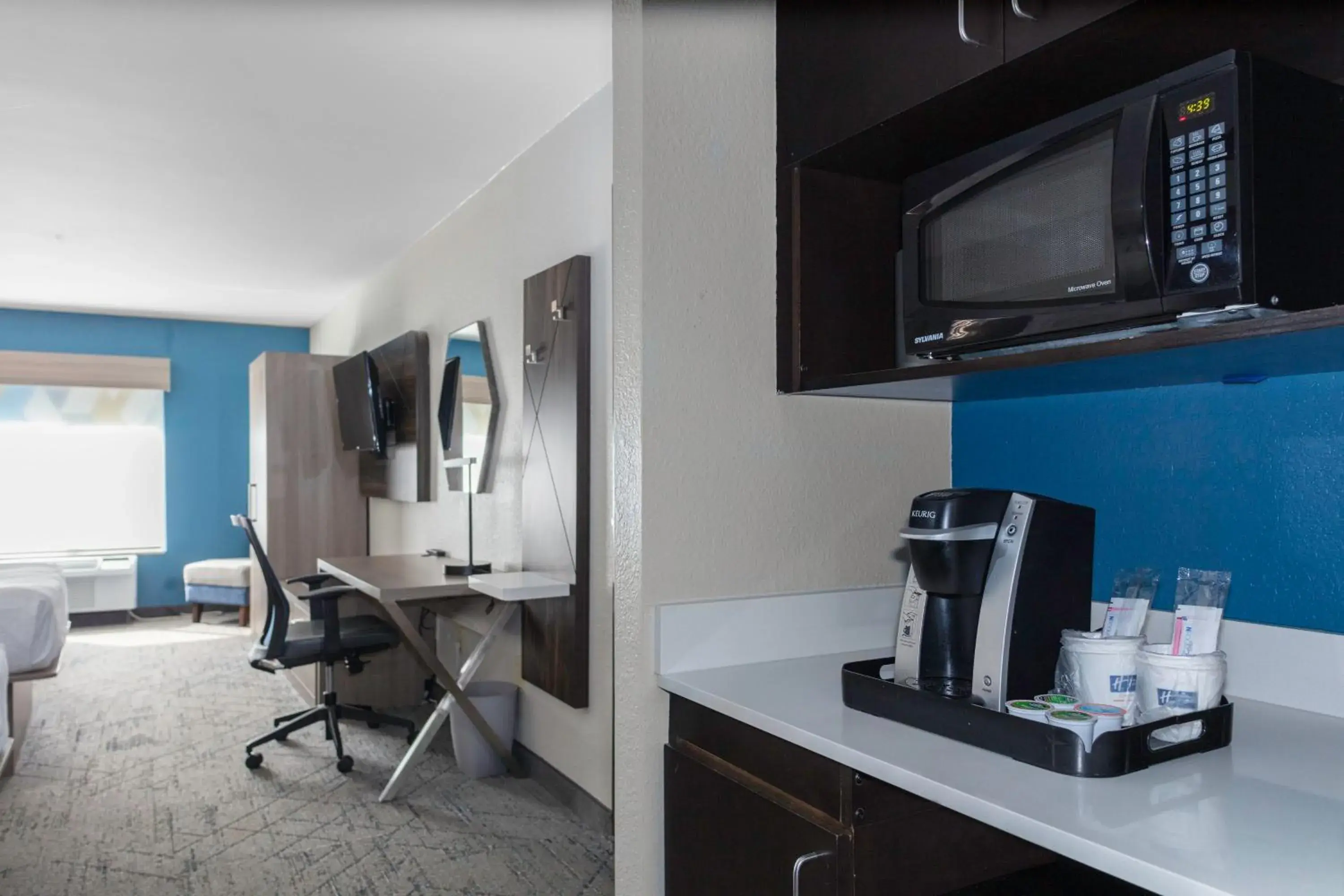 King Suite in Holiday Inn Express & Suites Roanoke Rapids by IHG King Suite in Holiday Inn Express & Suites Roanoke Rapids by IHG