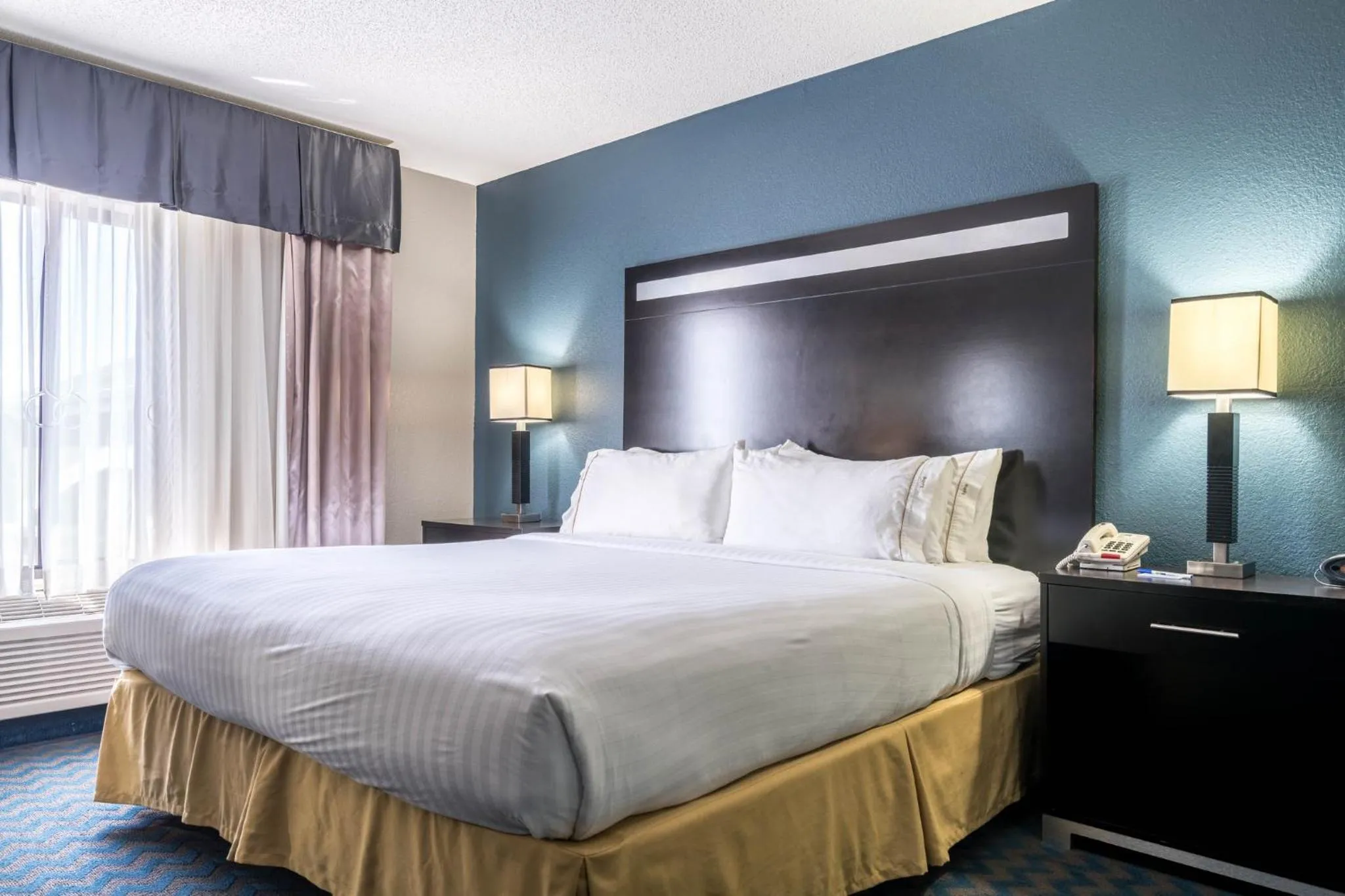 Photo of the whole room, Bed in Holiday Inn Express & Suites Roanoke Rapids by IHG