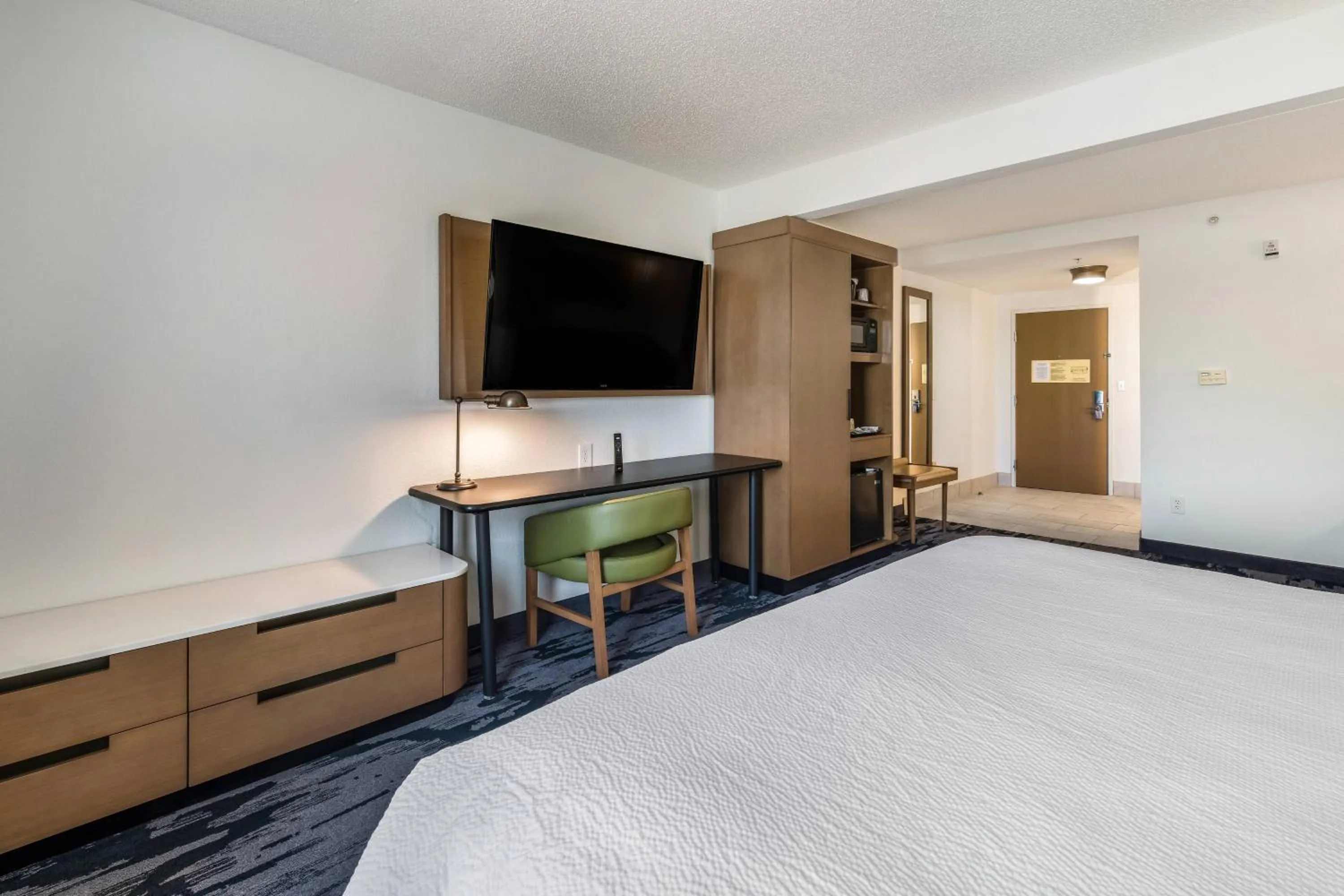 Photo of the whole room, Bed in Fairfield by Marriott Inn & Suites Greensboro Coliseum Area