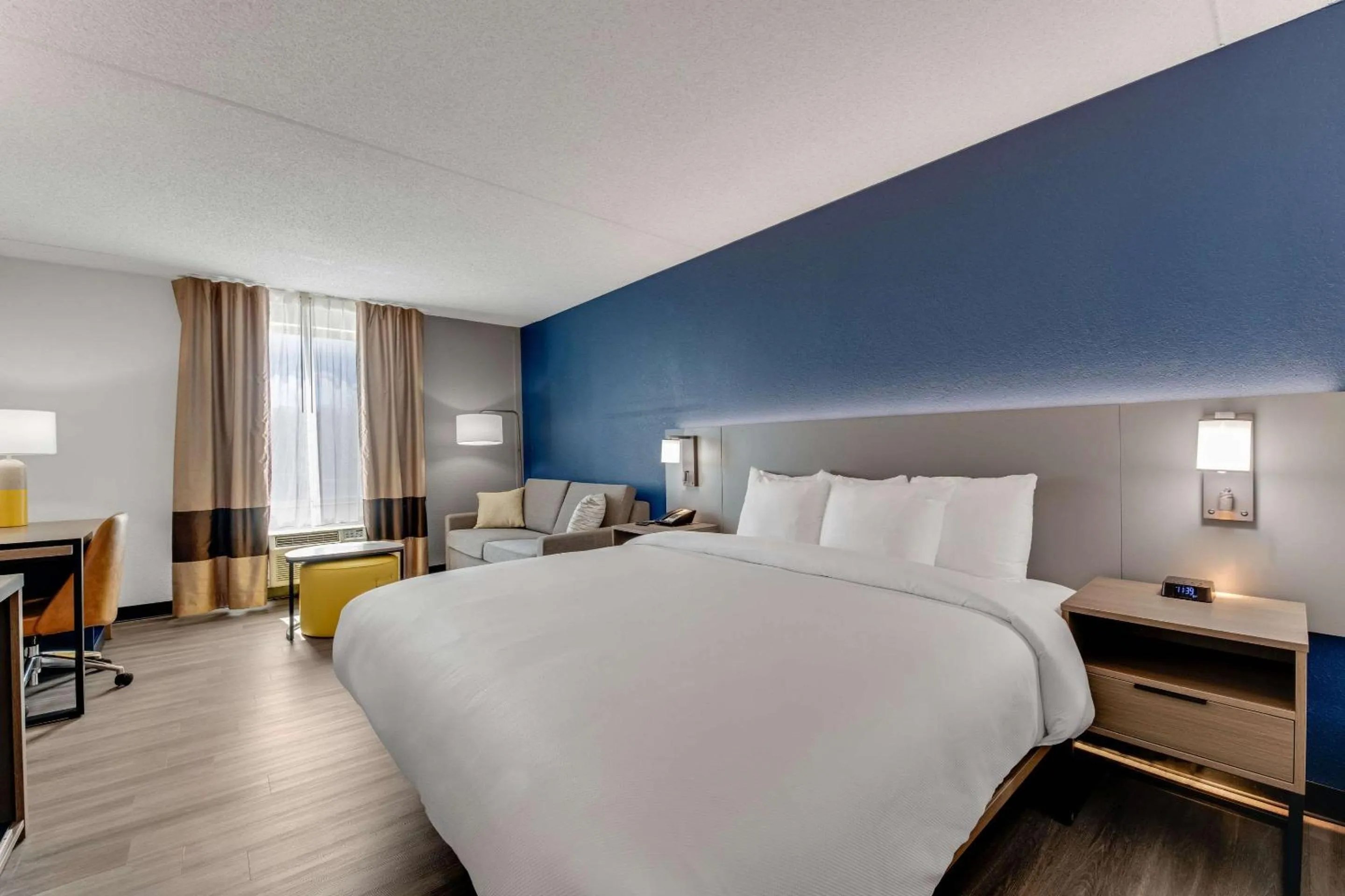 Bedroom, Bed in Comfort Inn Thomasville I-85