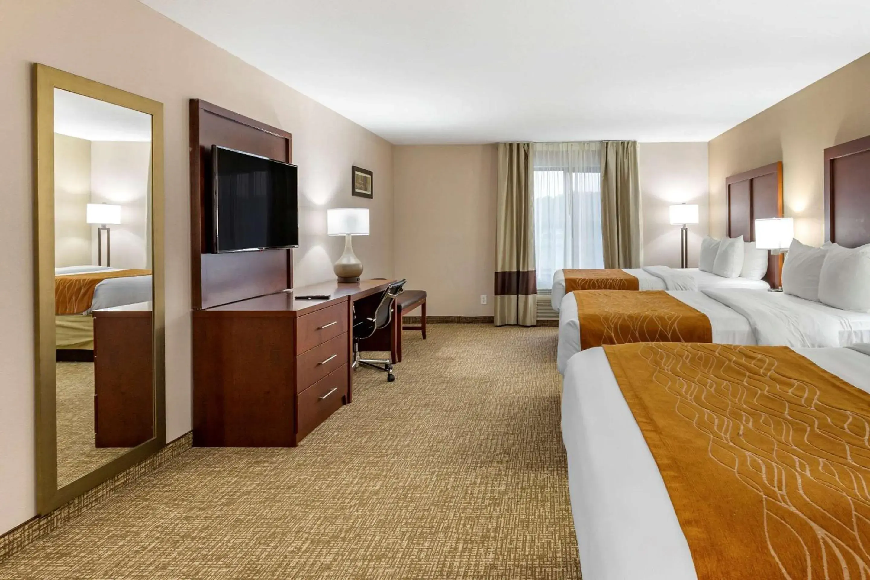 Photo of the whole room in Comfort Inn Smithfield near I-95 Photo of the whole room in Comfort Inn Smithfield near I-95