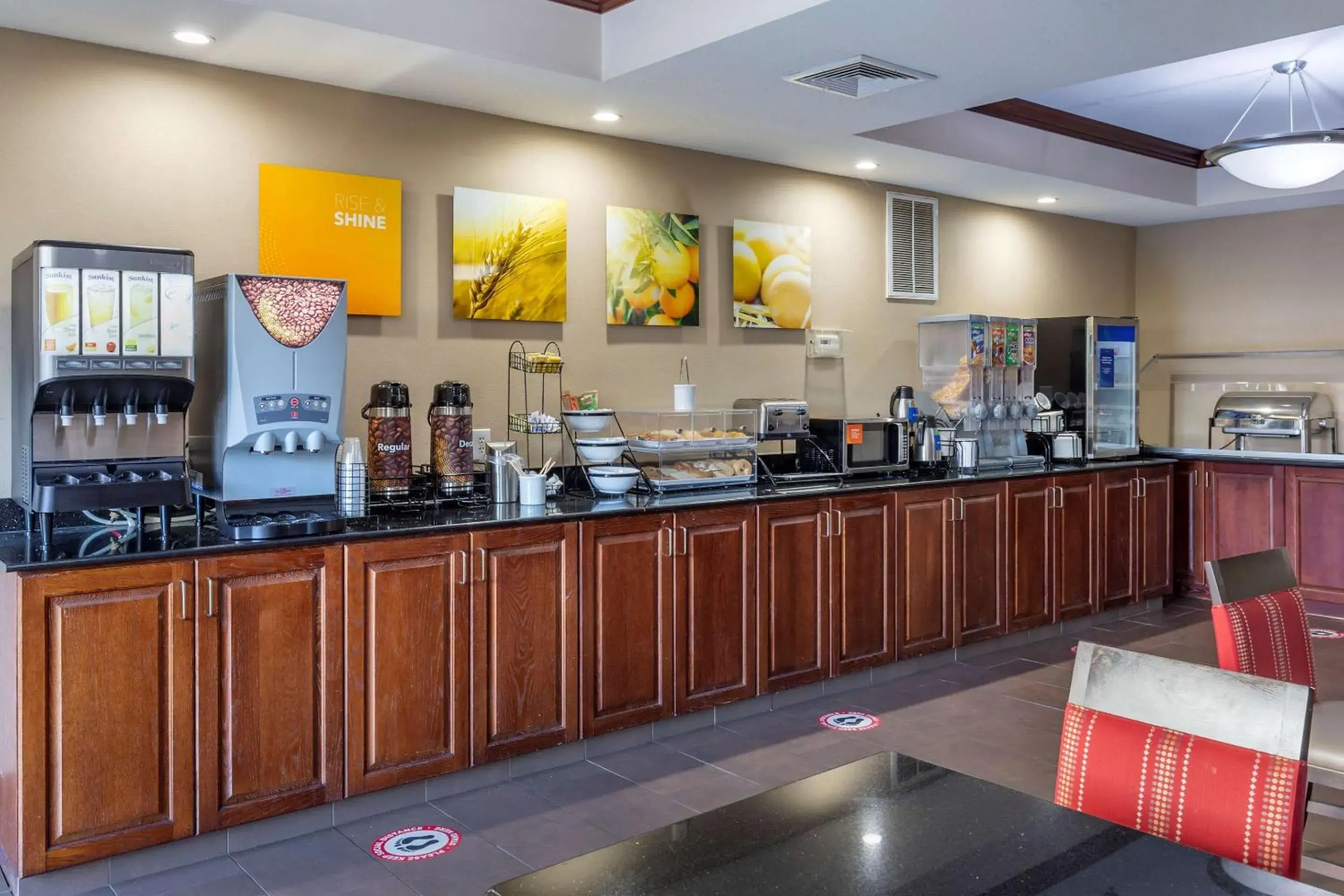 Restaurant/places to eat in Comfort Inn Smithfield near I-95 Restaurant/places to eat in Comfort Inn Smithfield near I-95