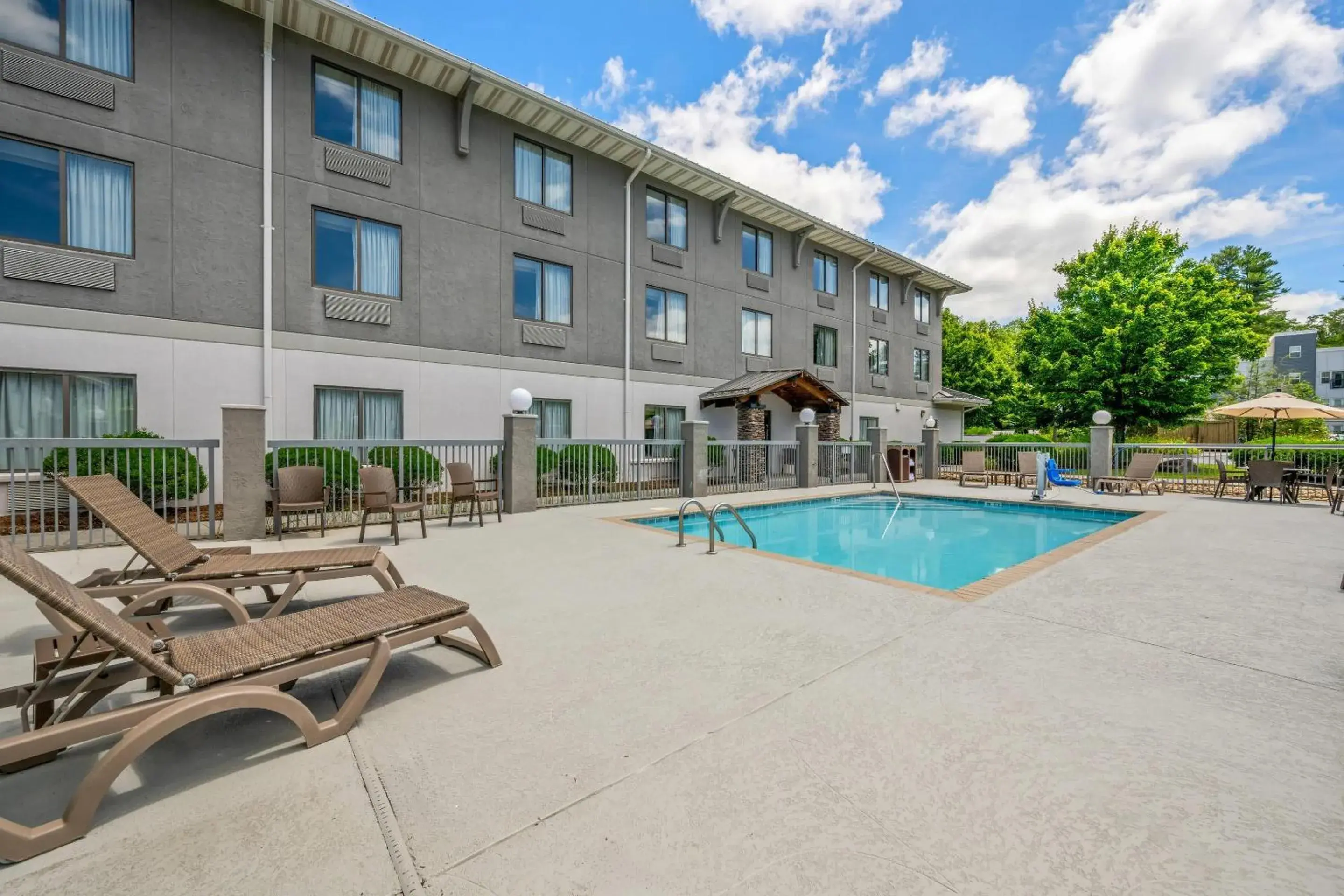 Swimming pool in Sleep Inn Boone University Area Swimming pool in Sleep Inn Boone University Area