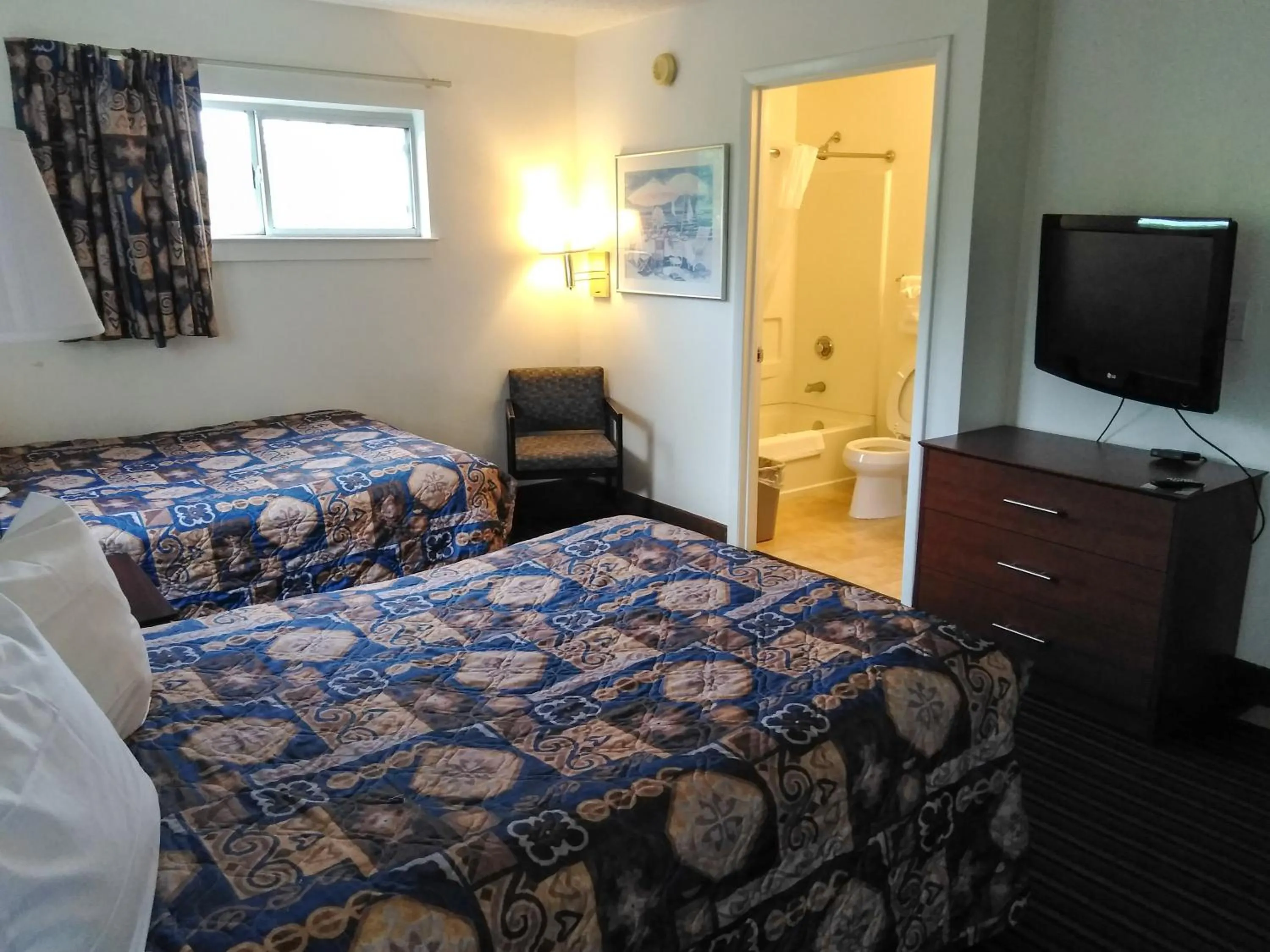 Bedroom, Bed in Motel 6-Greensboro, NC - I-40