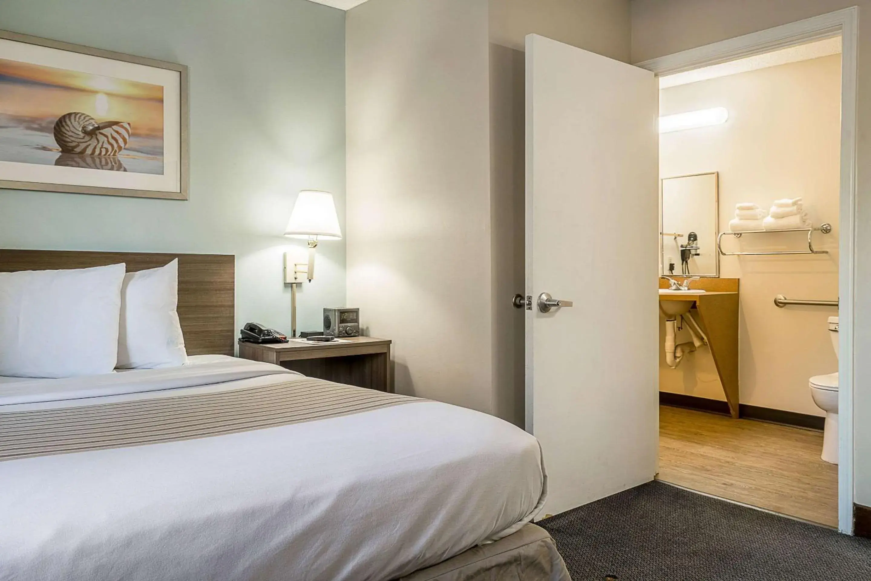 Bedroom, Bed in Suburban Studios of Wilmington Bedroom, Bed in Suburban Studios of Wilmington