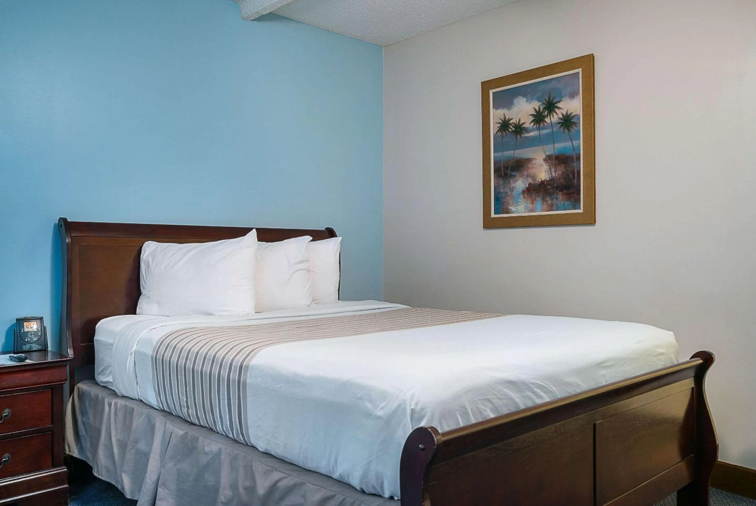 Bedroom, Bed in Suburban Studios of Wilmington