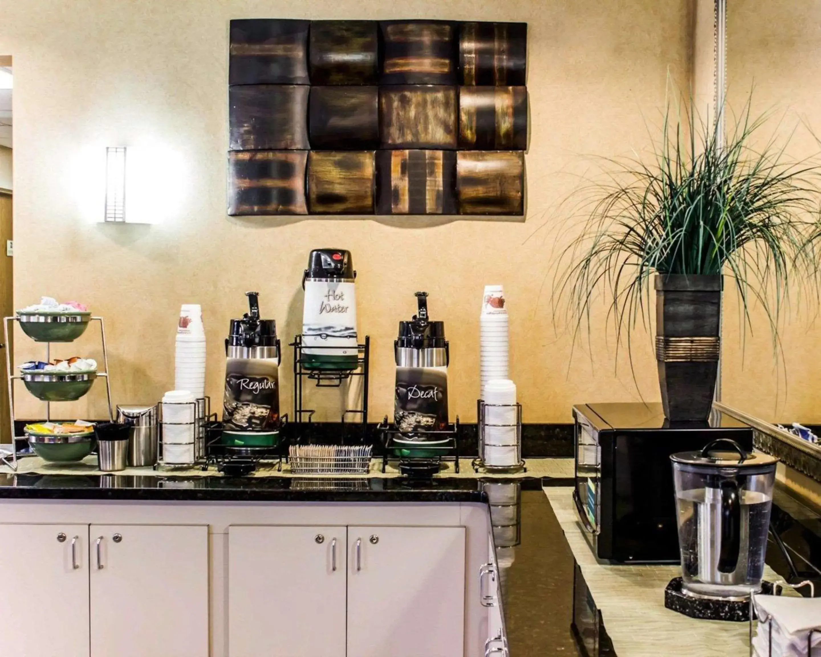 Restaurant/places to eat in Quality Inn Roanoke near Lake Gaston Restaurant/places to eat in Quality Inn Roanoke near Lake Gaston