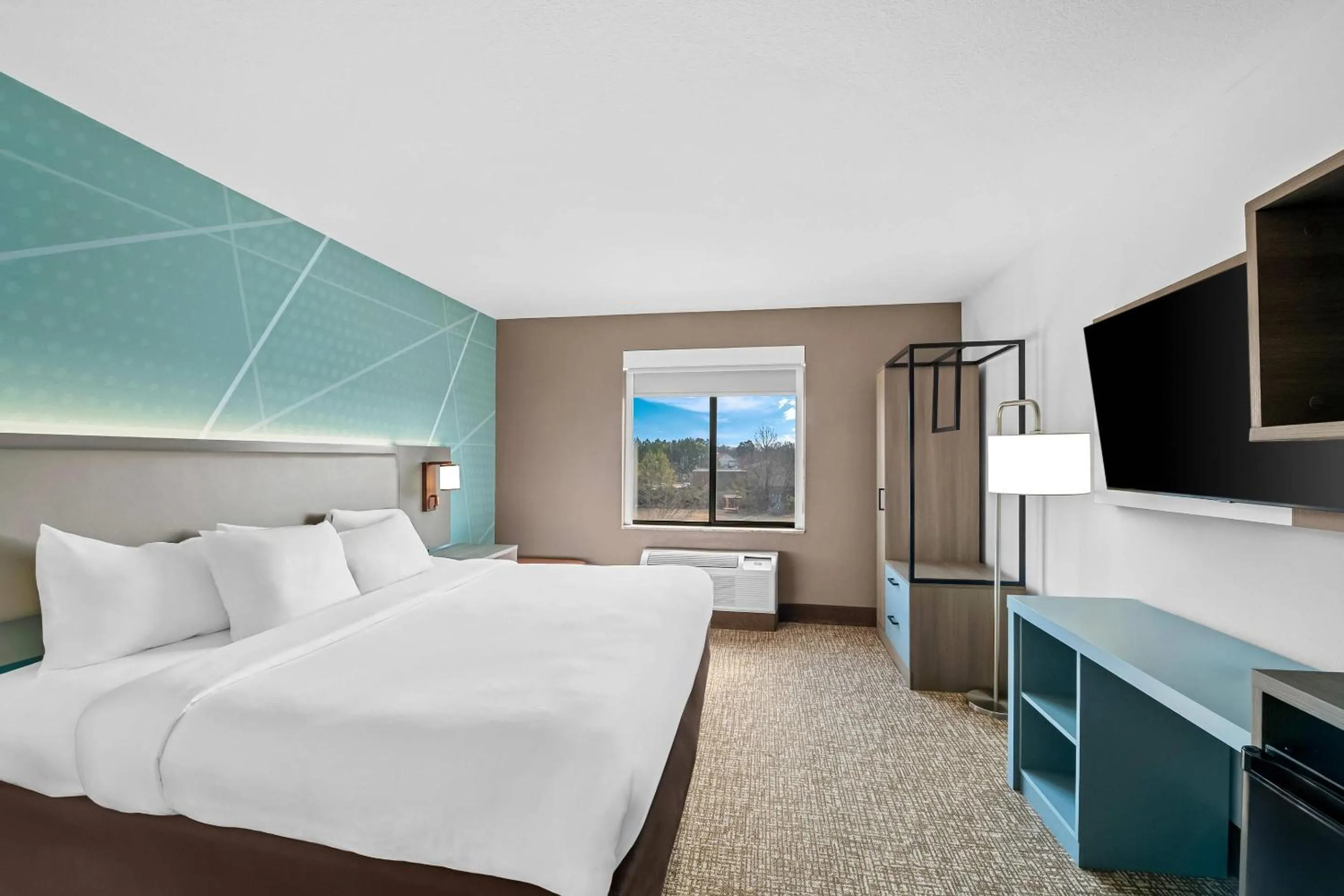 Bedroom, Bed in Comfort Suites Sanford